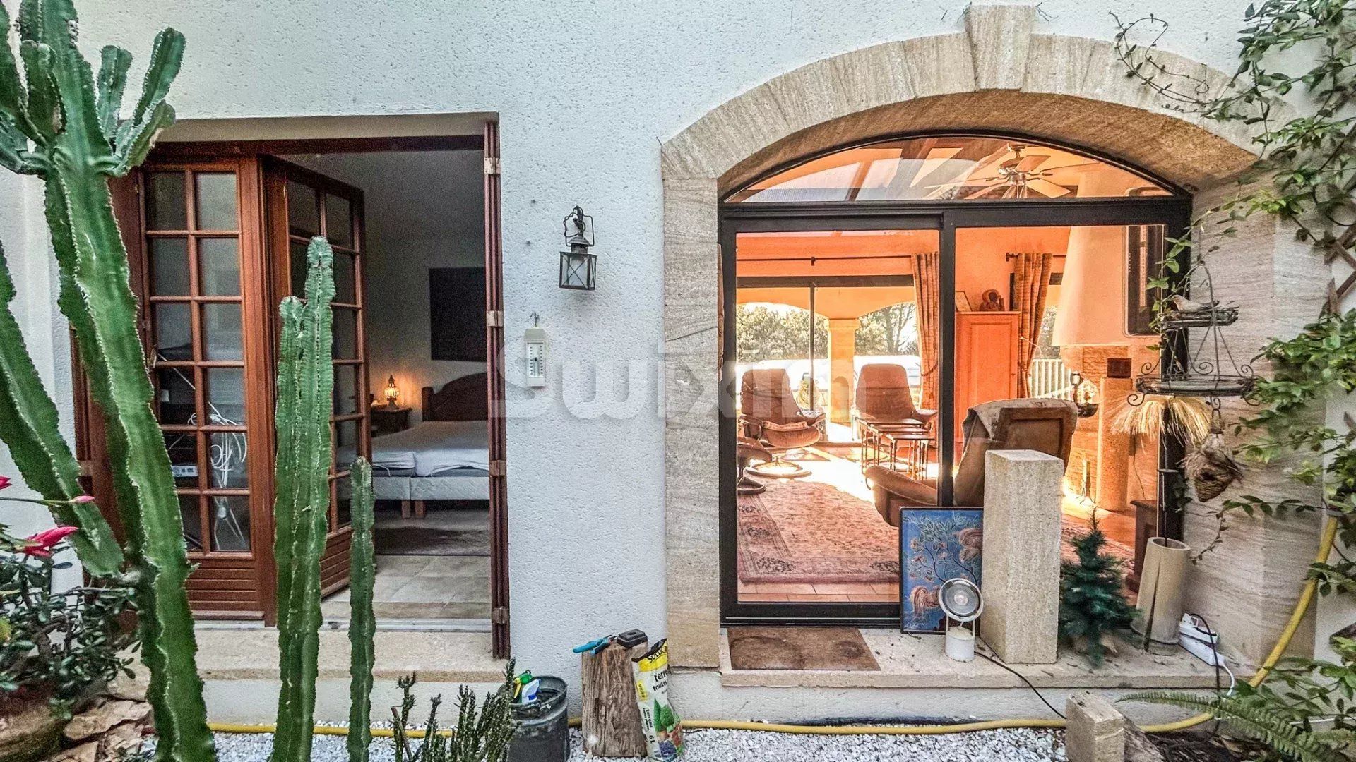 villa 5 Rooms for sale on Uzès (30700)