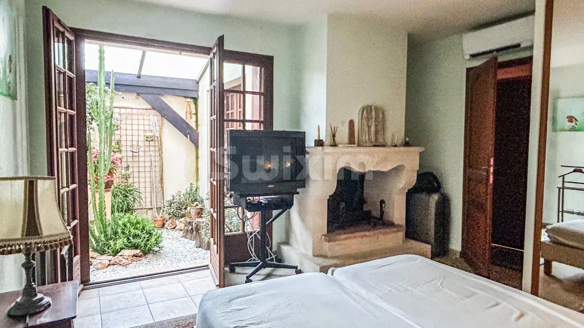 villa 5 Rooms for sale on Uzès (30700)