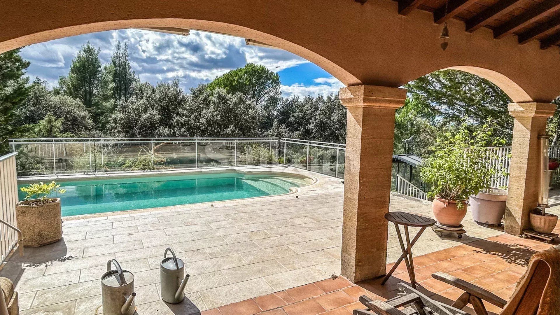 villa 5 Rooms for sale on Uzès (30700)