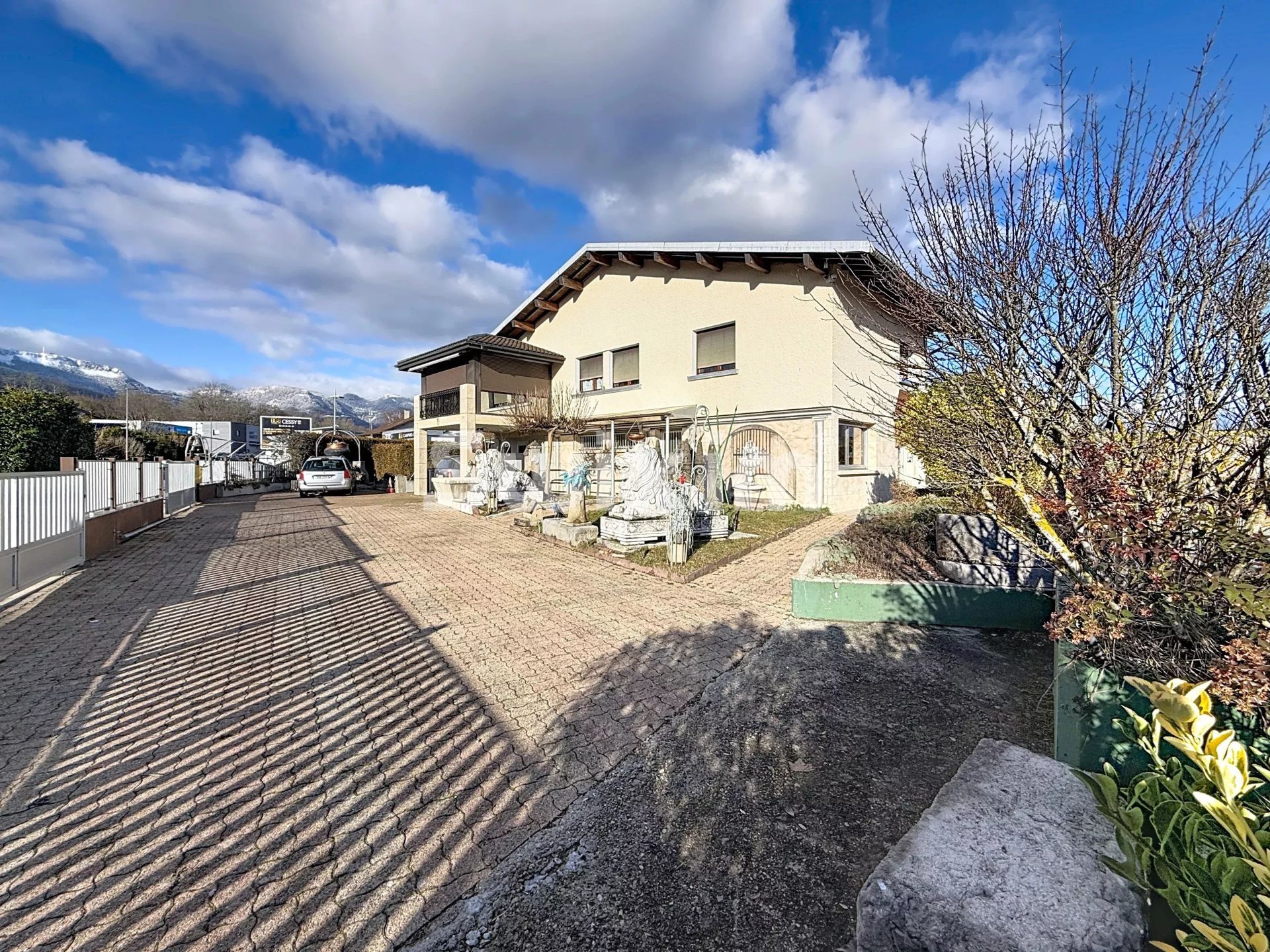 local comercial 7 Salas en venta en Cessy (01170)