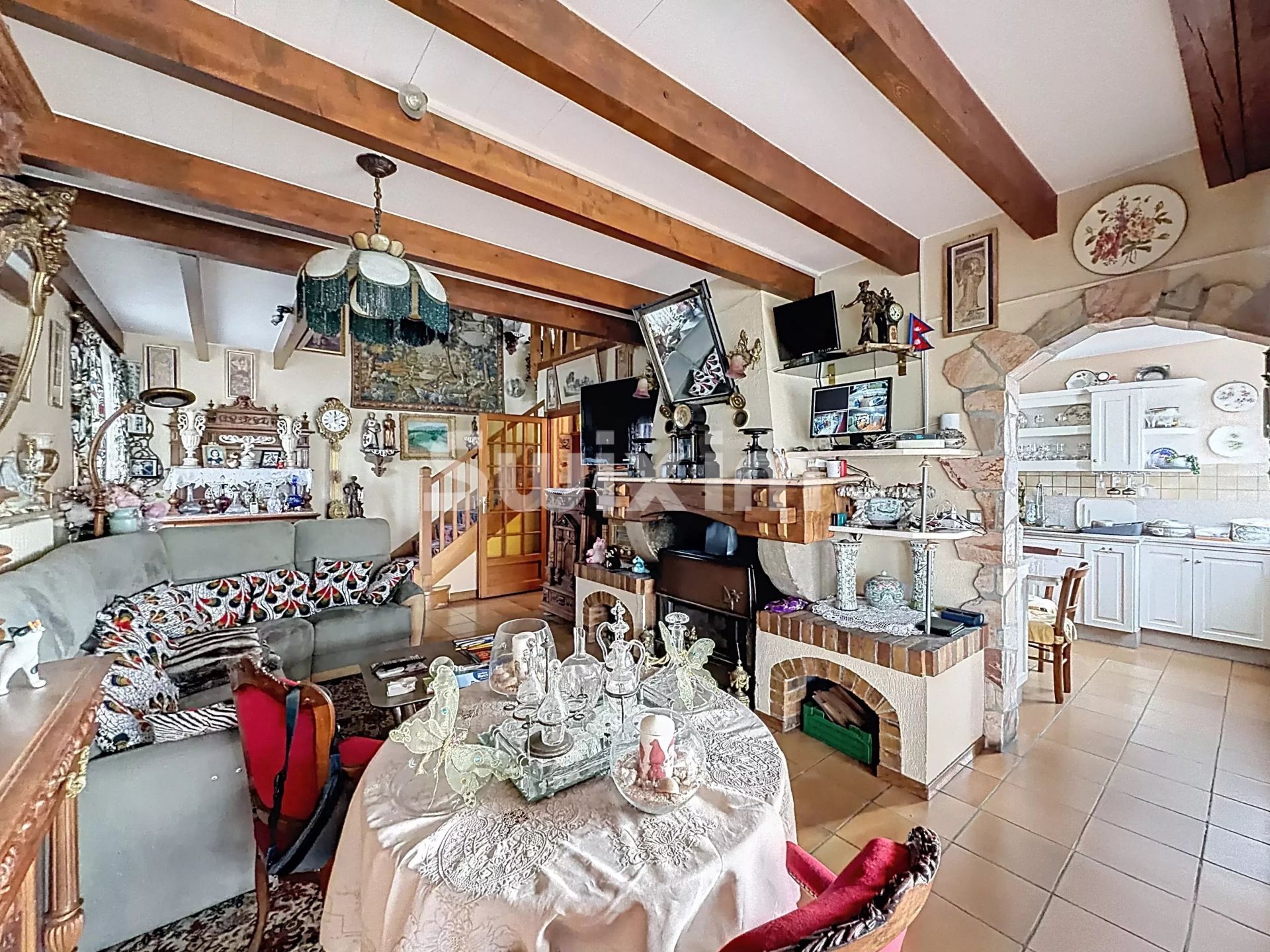 local comercial 7 Salas en venta en Cessy (01170)