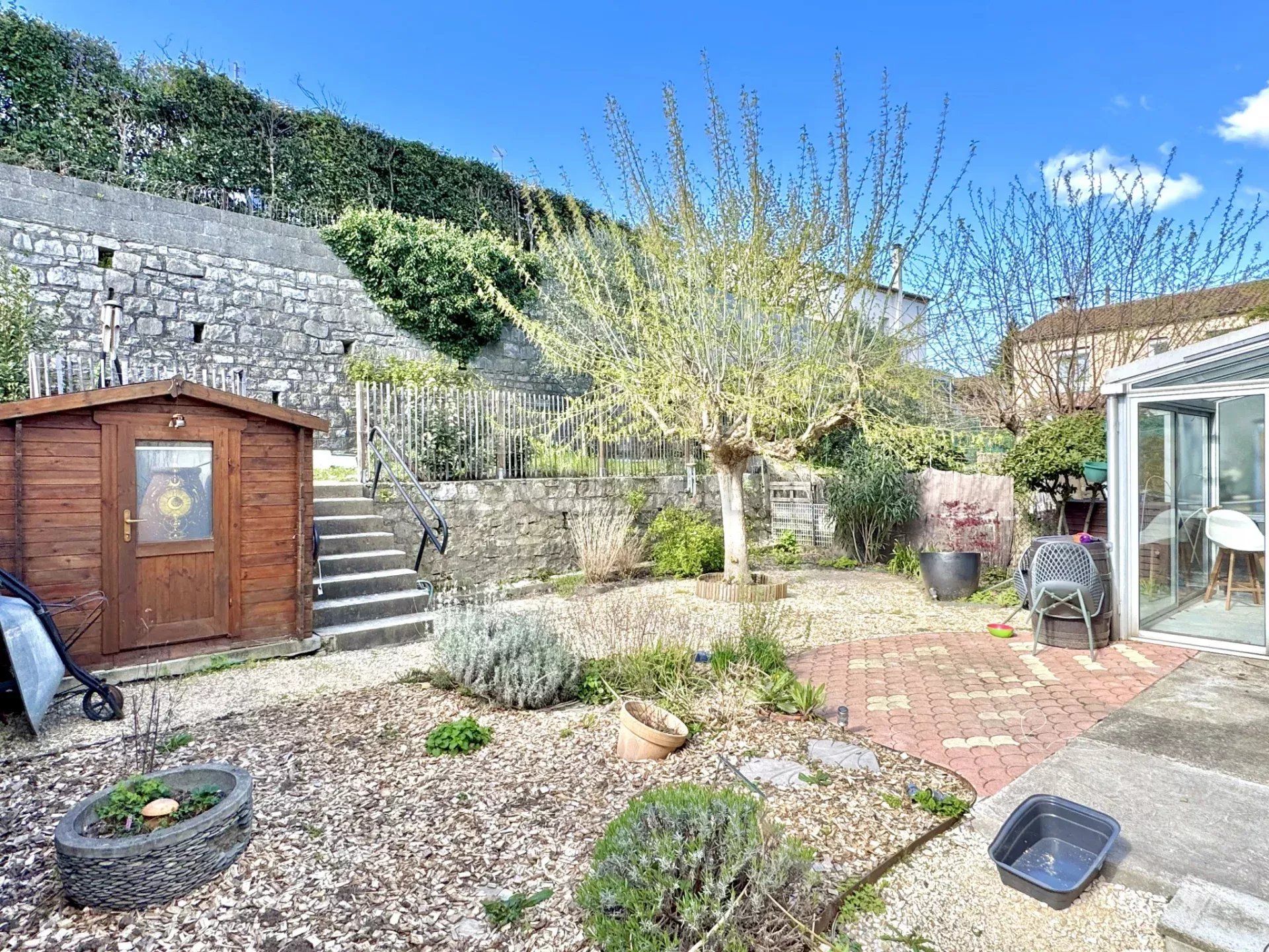 house 5 Rooms for sale on Alès (30100)