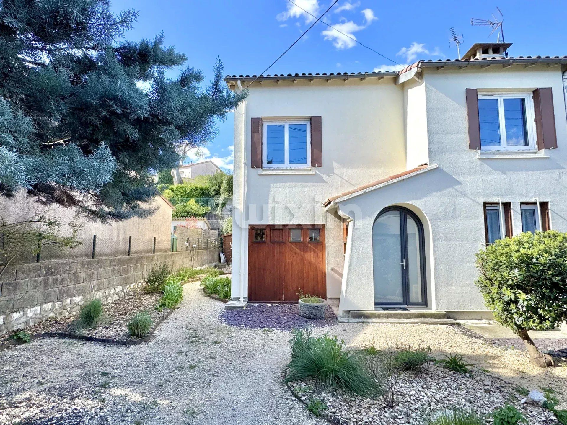 house 5 Rooms for sale on Alès (30100)