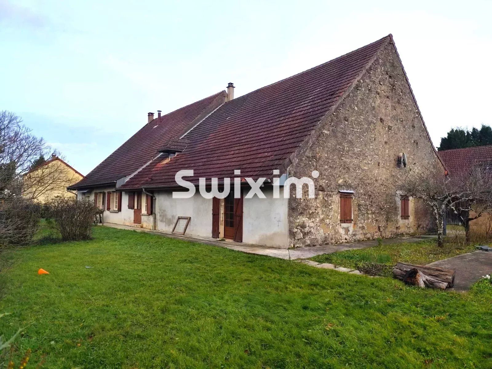 house 8 Rooms for sale on Commenailles (39140)