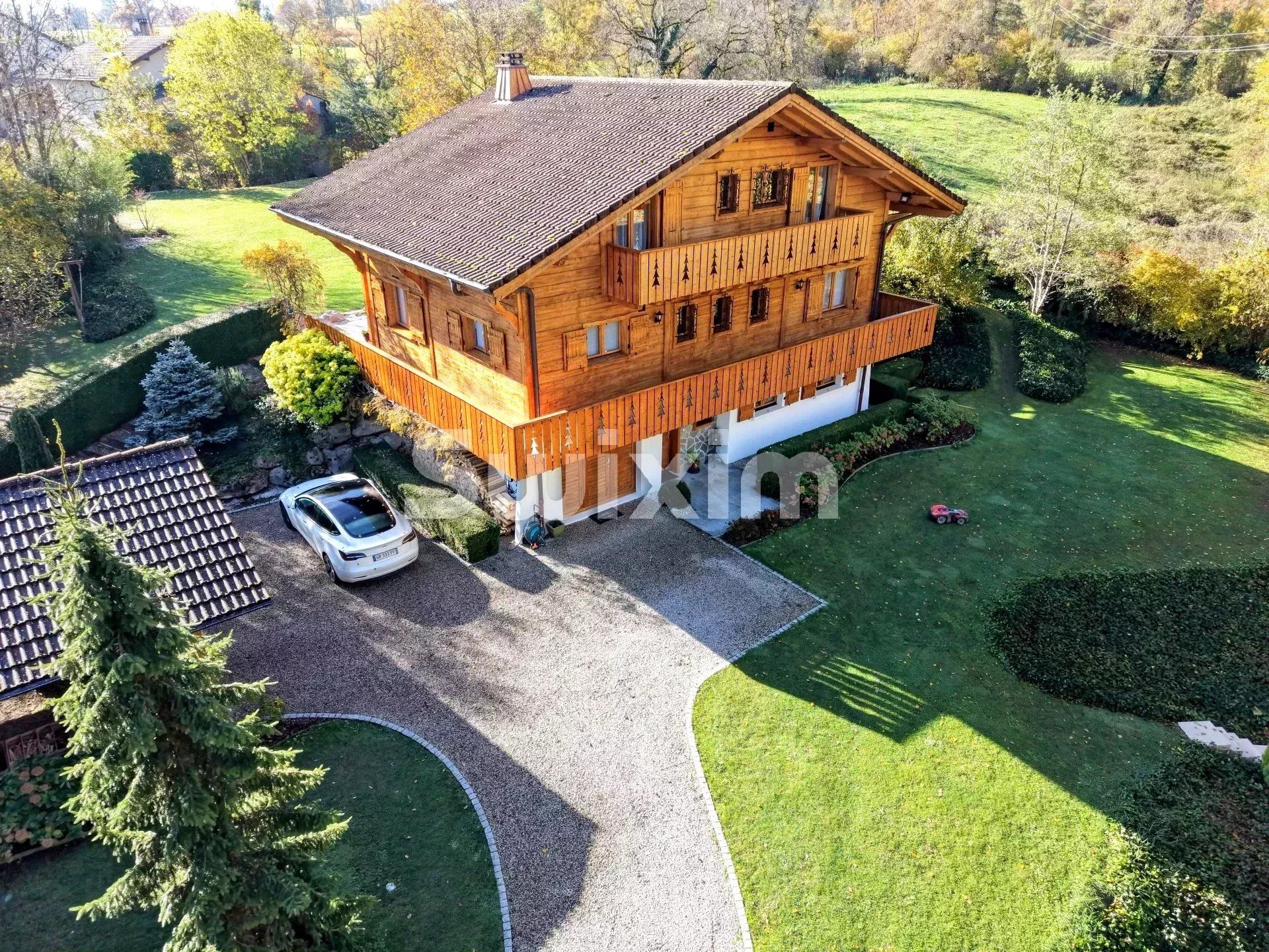 chalet 8 Camere in vendita su Thoiry (01710)