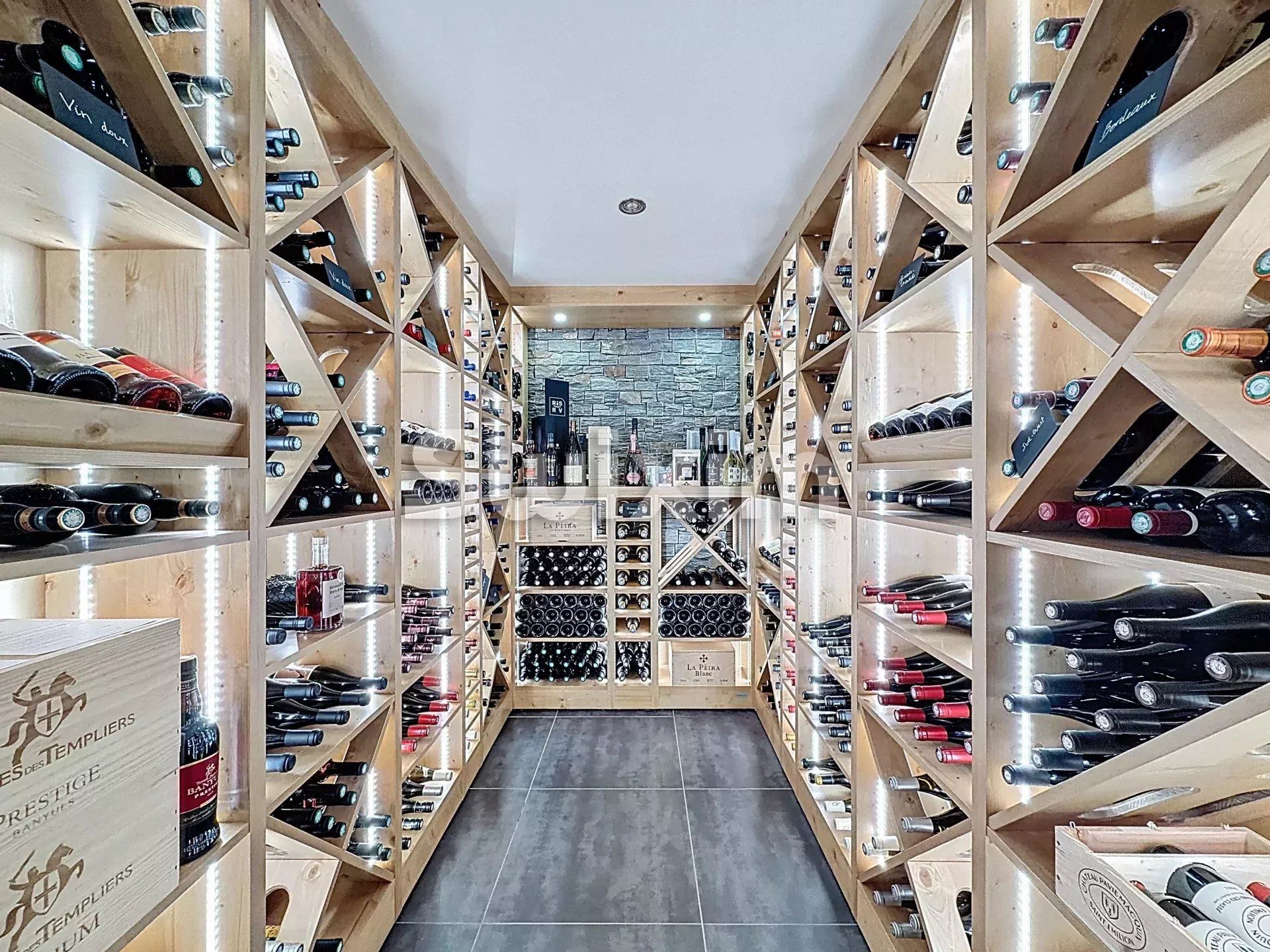 chalet 8 Camere in vendita su Thoiry (01710)