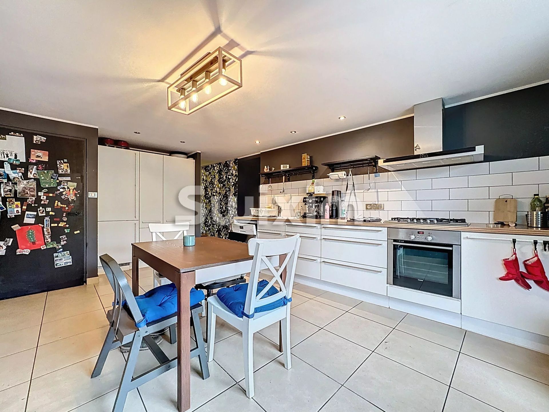 casa 8 Camere in vendita su Thoiry (01710)