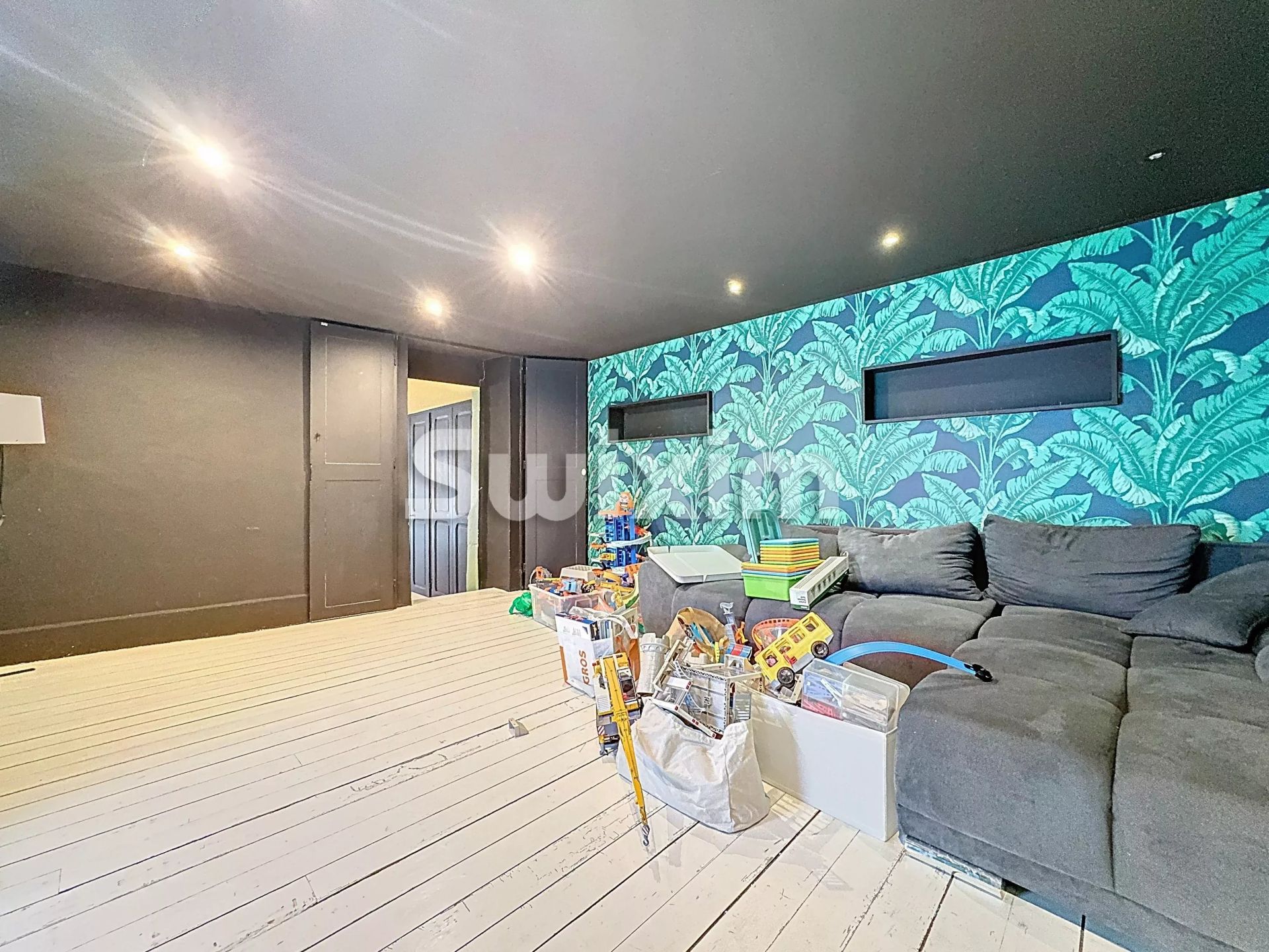 casa 8 Camere in vendita su Thoiry (01710)