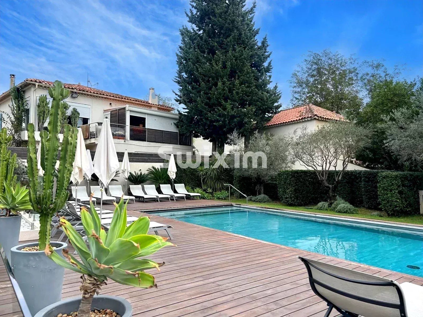 apartment 2 Rooms for sale on Saint-Tropez (83990)