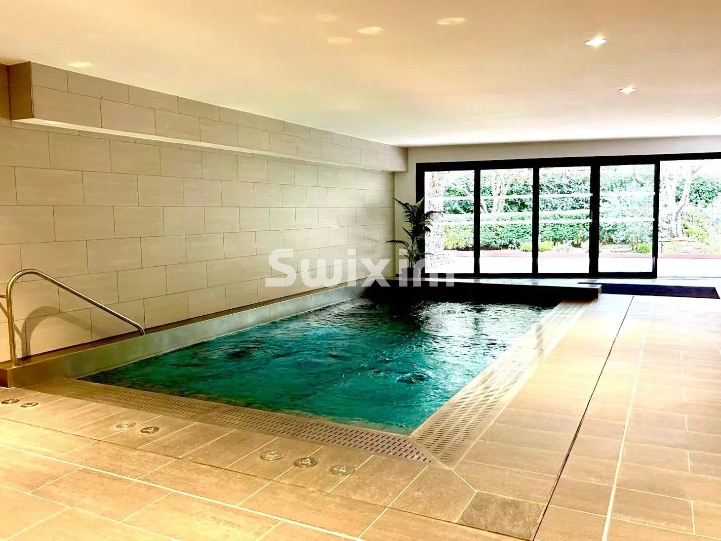 apartment 2 Rooms for sale on Saint-Tropez (83990)