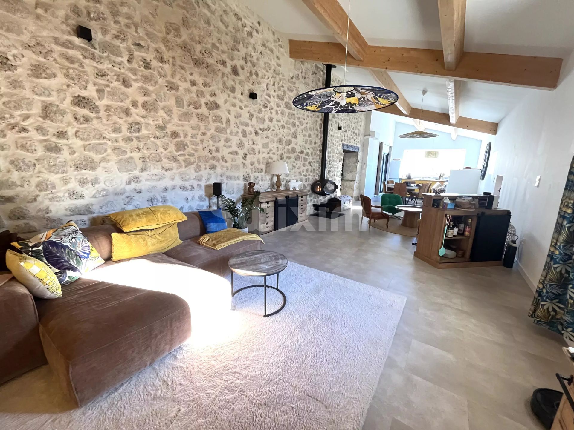 casa 5 Camere in vendita su Salles-sous-Bois (26770)