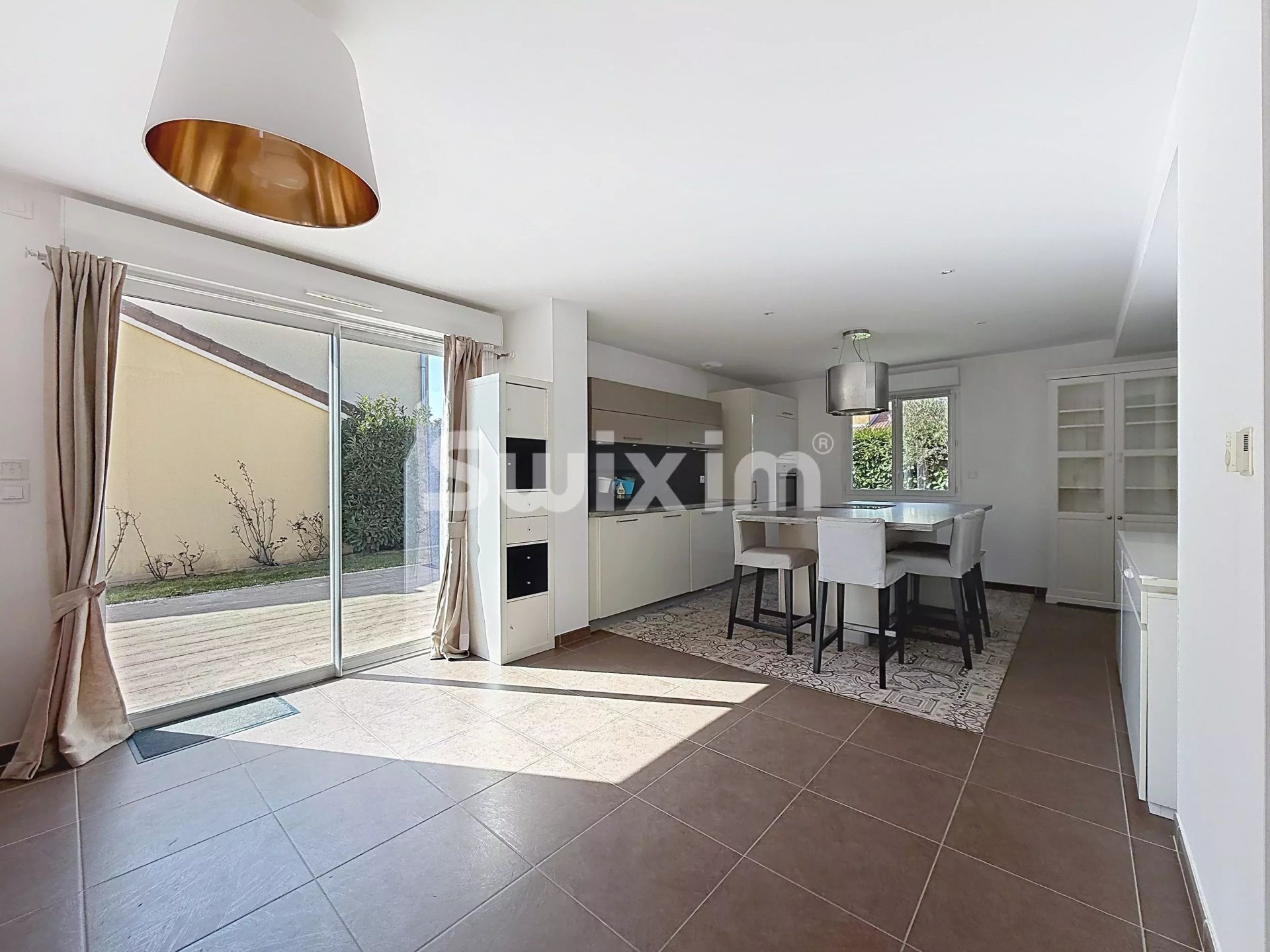 casa 4 Quartos para aluguer sobre Saint-Genis-Pouilly (01630)