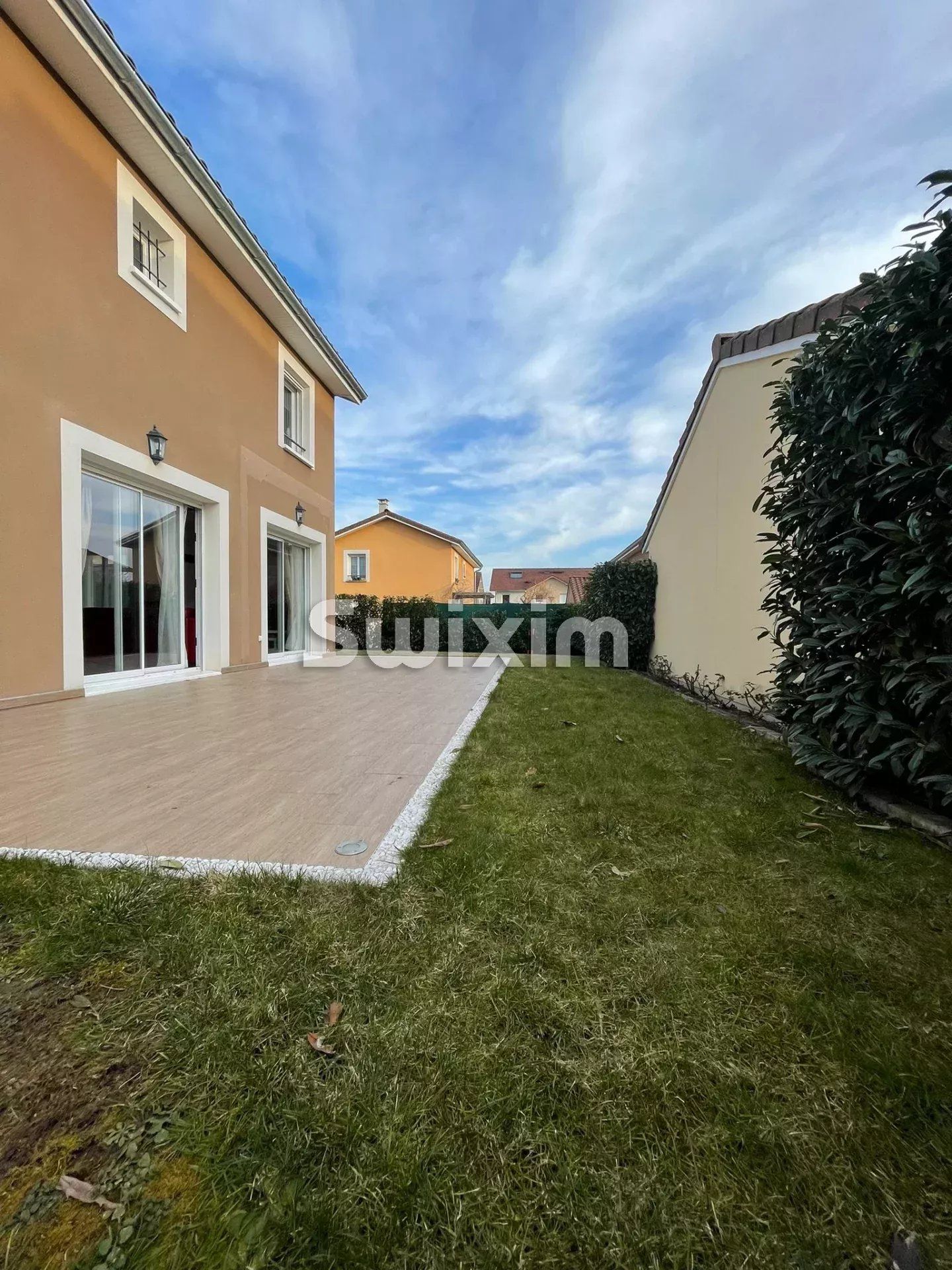 house 4 Rooms for rent on Saint-Genis-Pouilly (01630)
