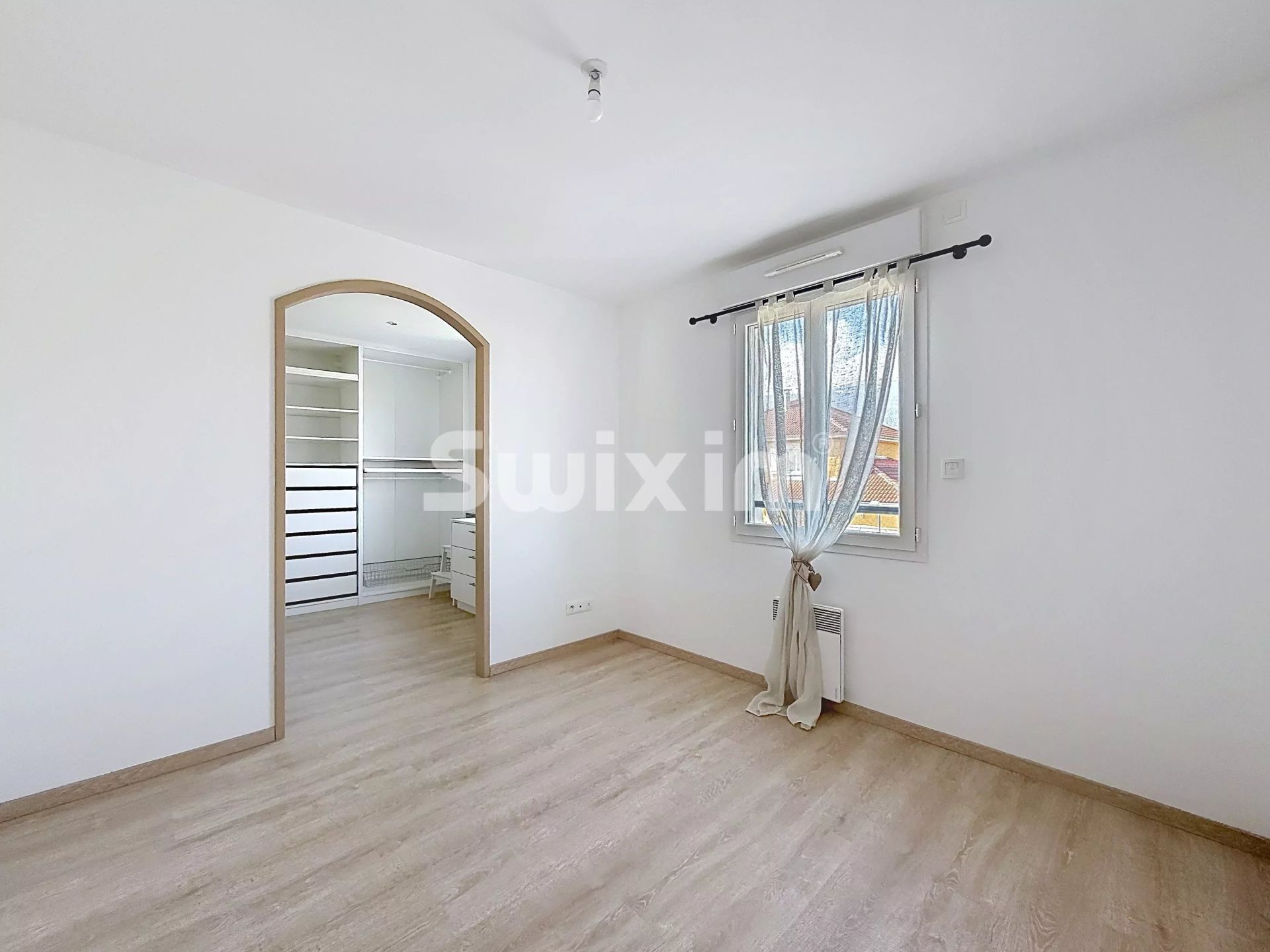 casa 4 Quartos para aluguer sobre Saint-Genis-Pouilly (01630)