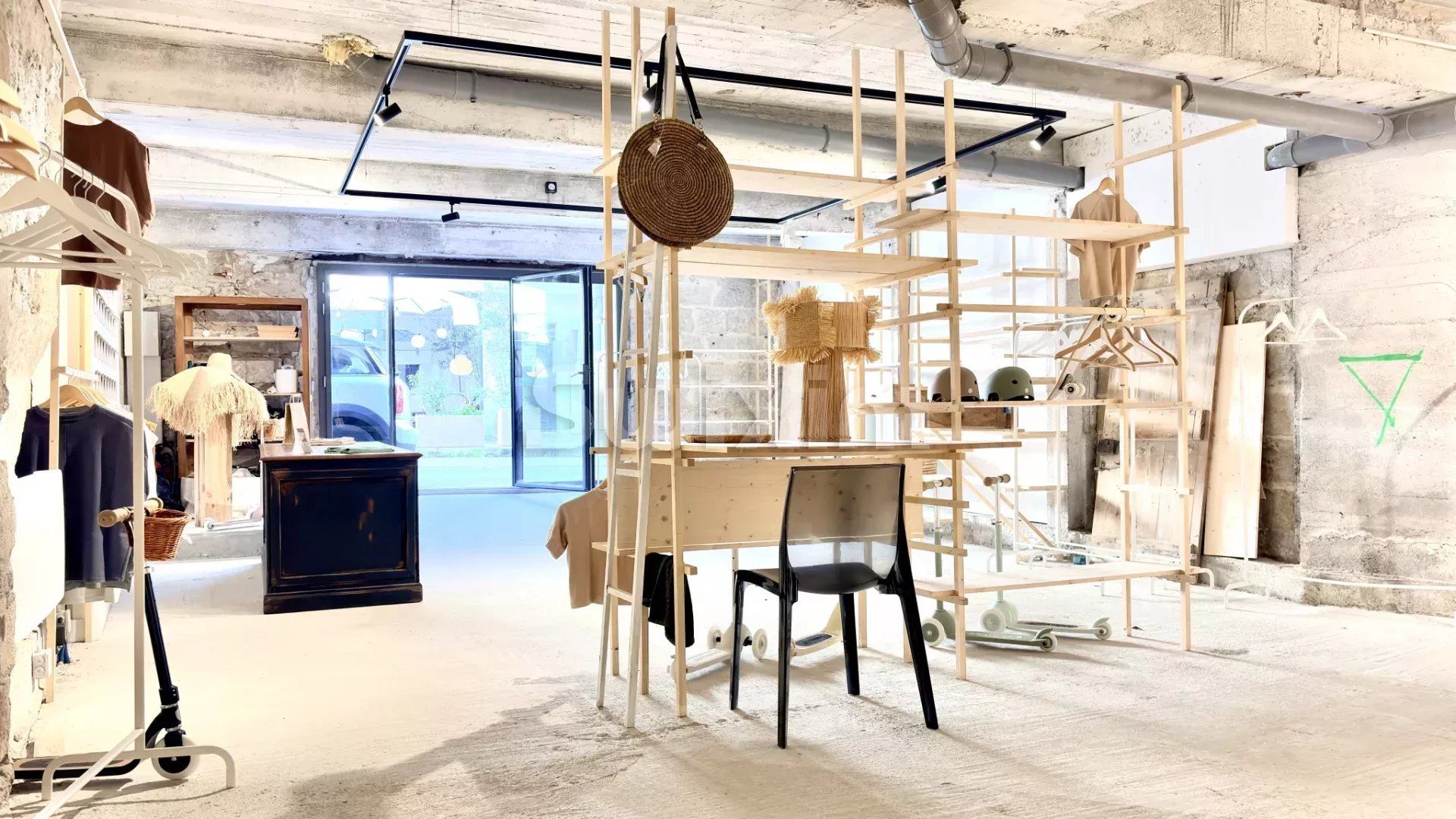 local comercial en venta en Uzès (30700)