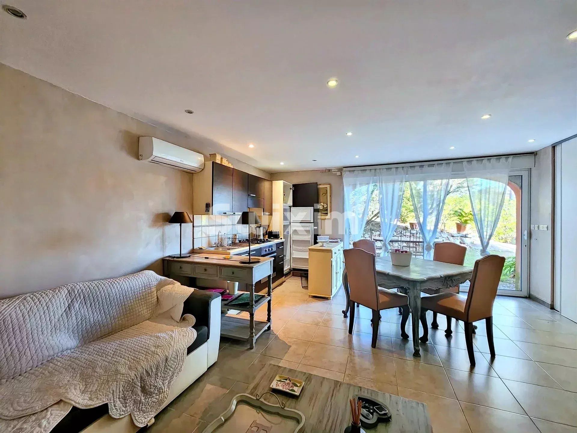 house 7 Rooms for sale on Les Arcs (83460)