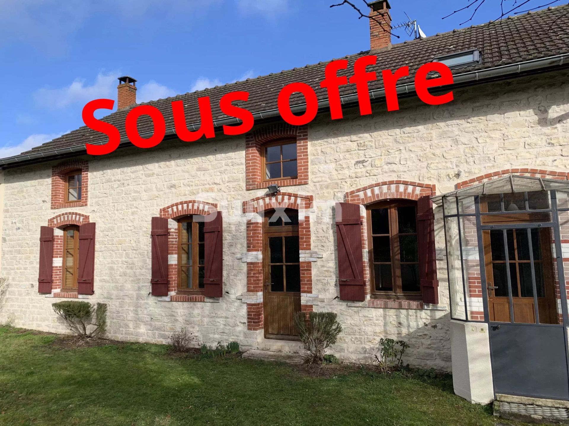 house 6 Rooms for sale on Gergy (71590)