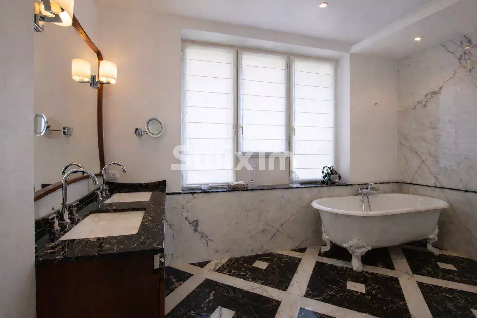 villa 7 Rooms for sale on Vence (06140)
