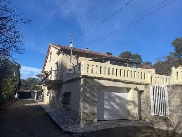 house 6 Rooms for sale on Nîmes (30000)