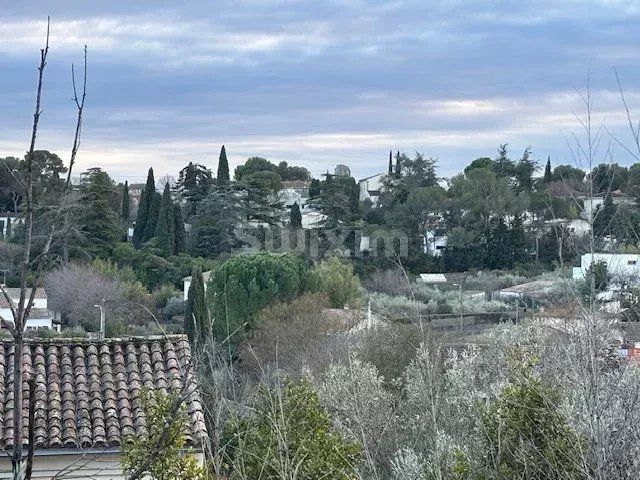 house 6 Rooms for sale on Nîmes (30000)