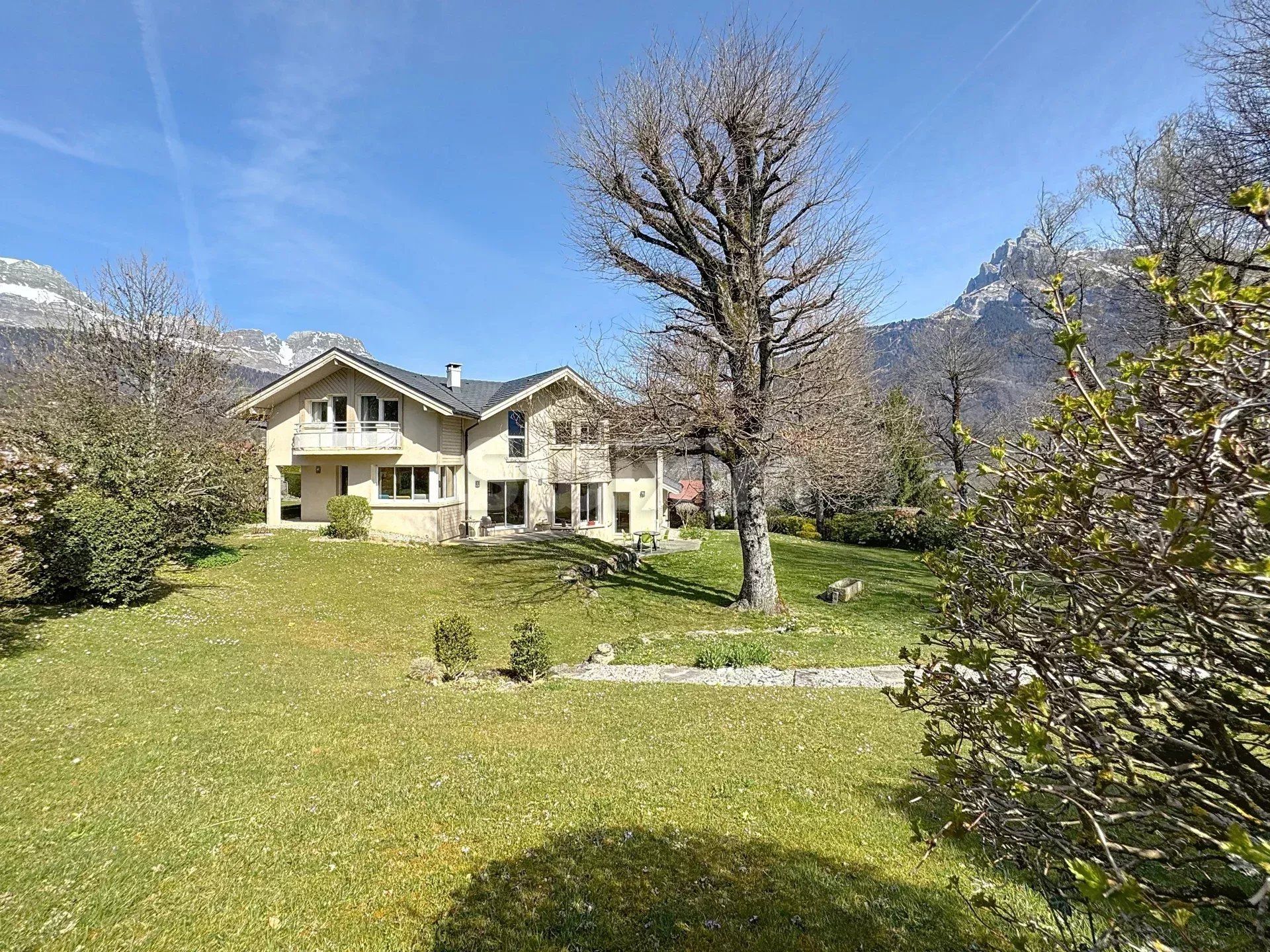 casa 10 Camere in vendita su Domancy (74700)