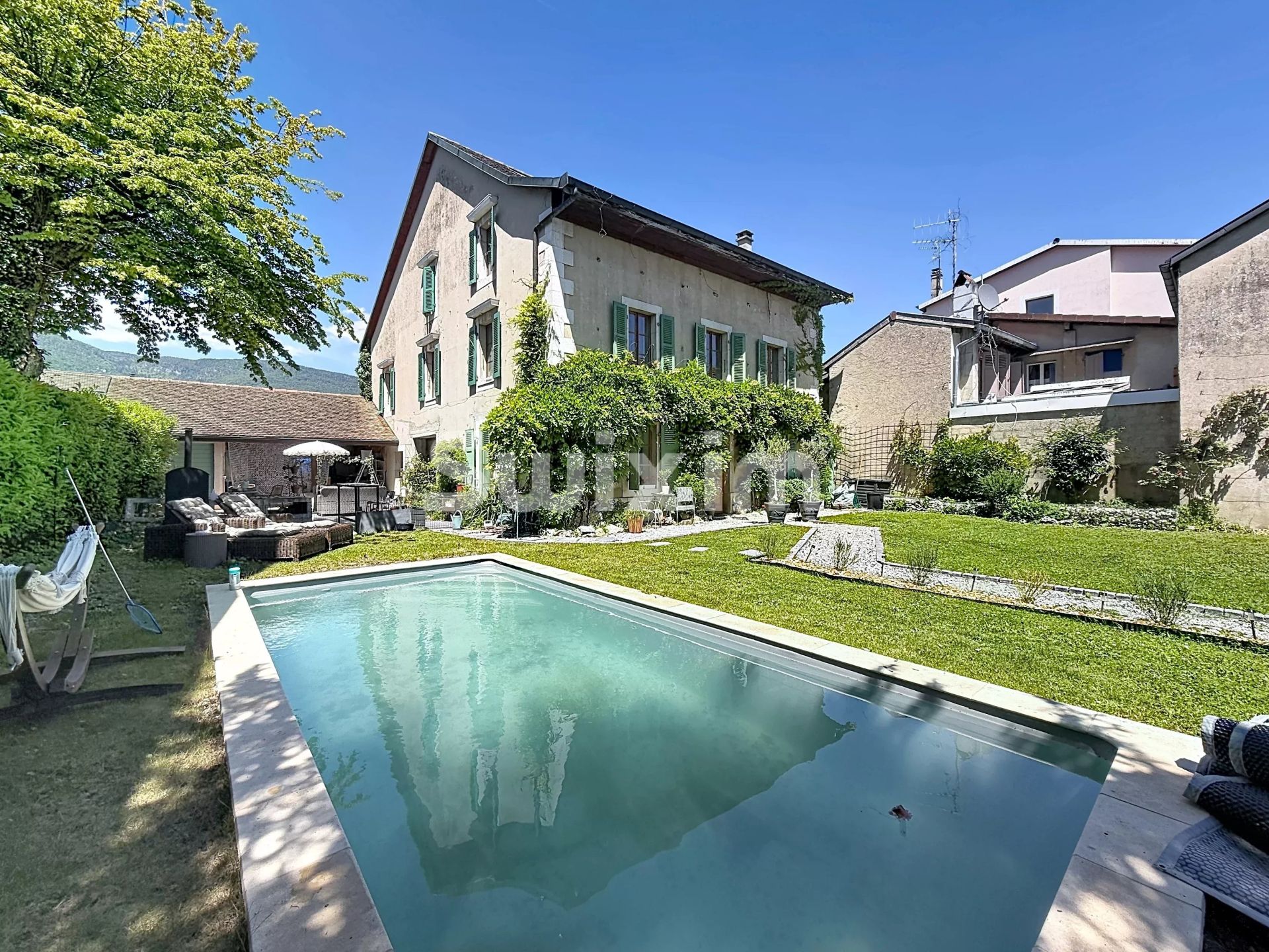 house 10 Rooms for sale on Divonne-les-Bains (01220)