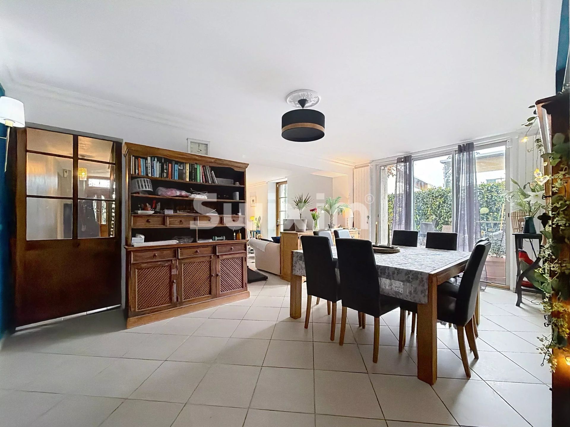 house 10 Rooms for sale on Divonne-les-Bains (01220)
