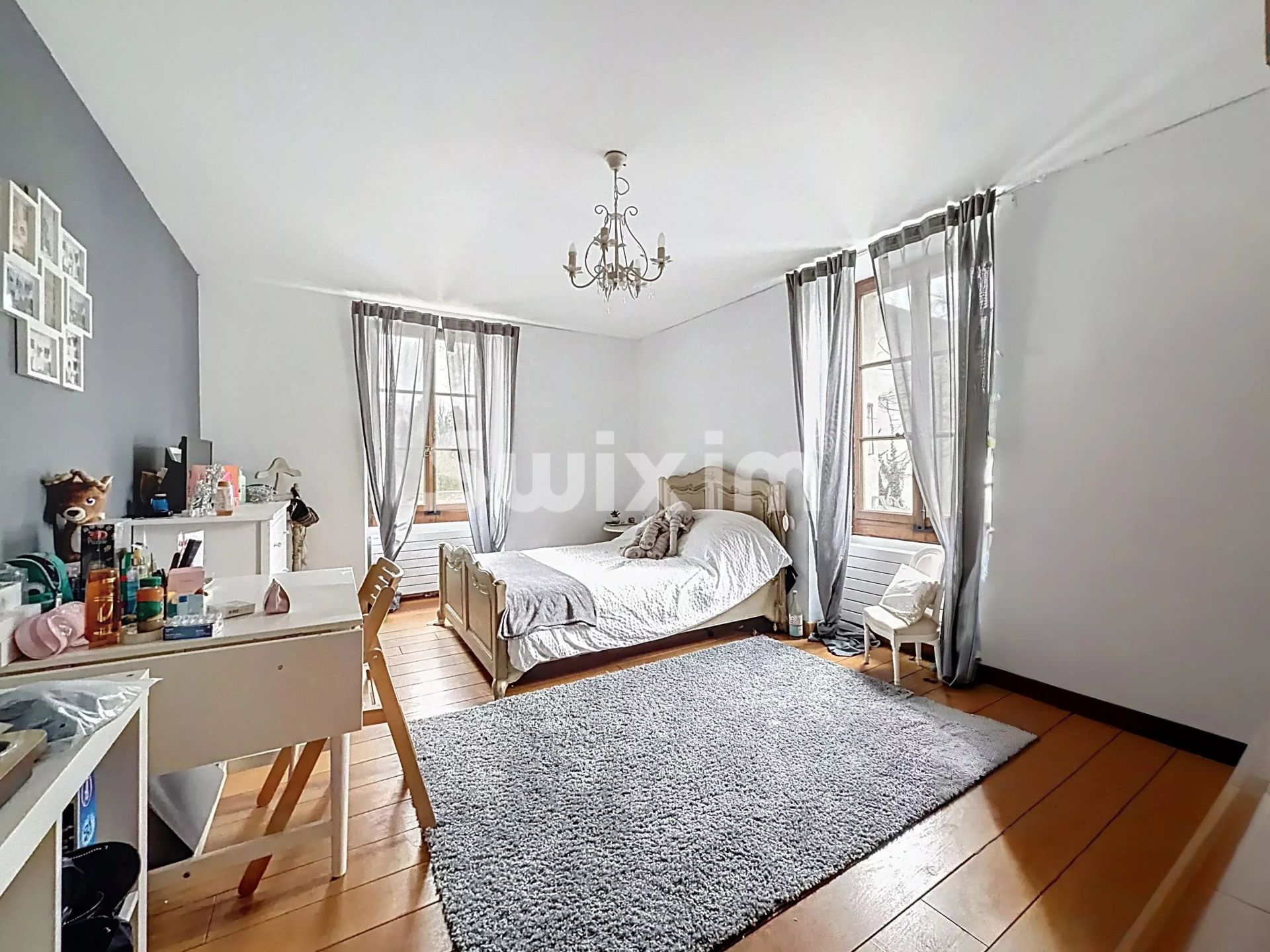 house 10 Rooms for sale on Divonne-les-Bains (01220)