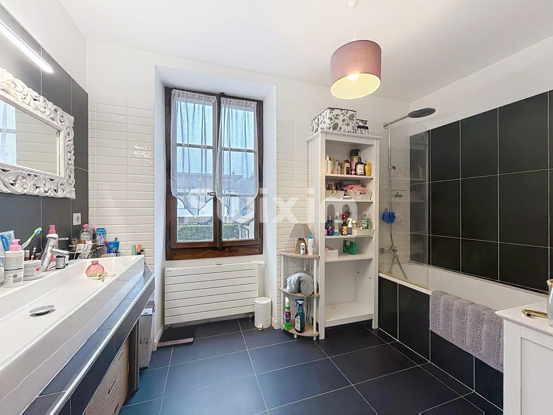house 10 Rooms for sale on Divonne-les-Bains (01220)