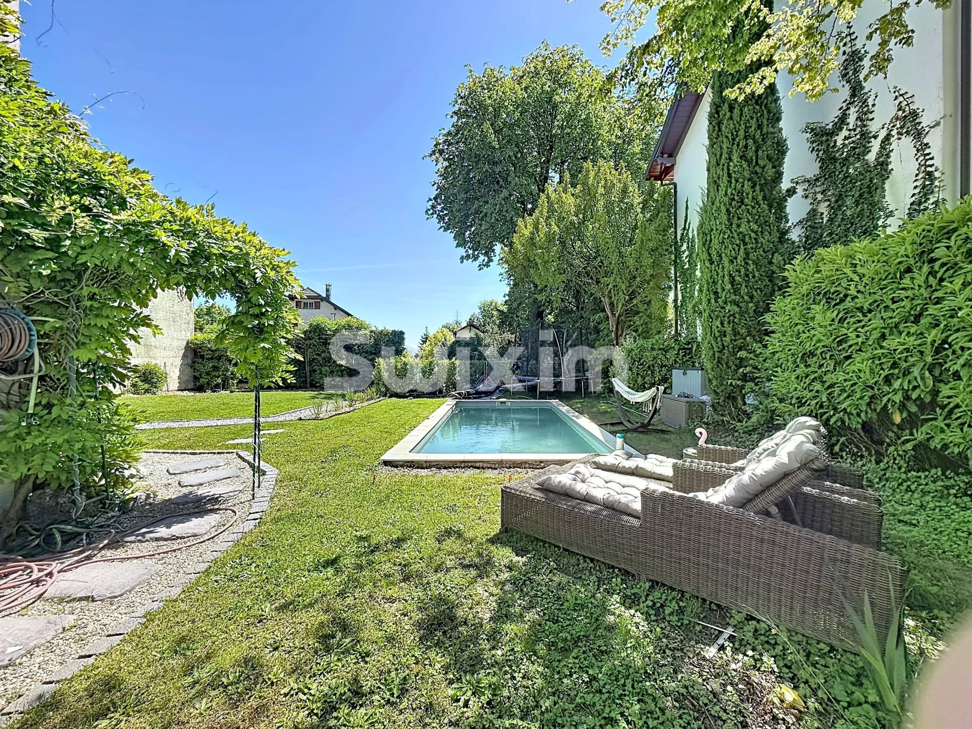 house 10 Rooms for sale on Divonne-les-Bains (01220)