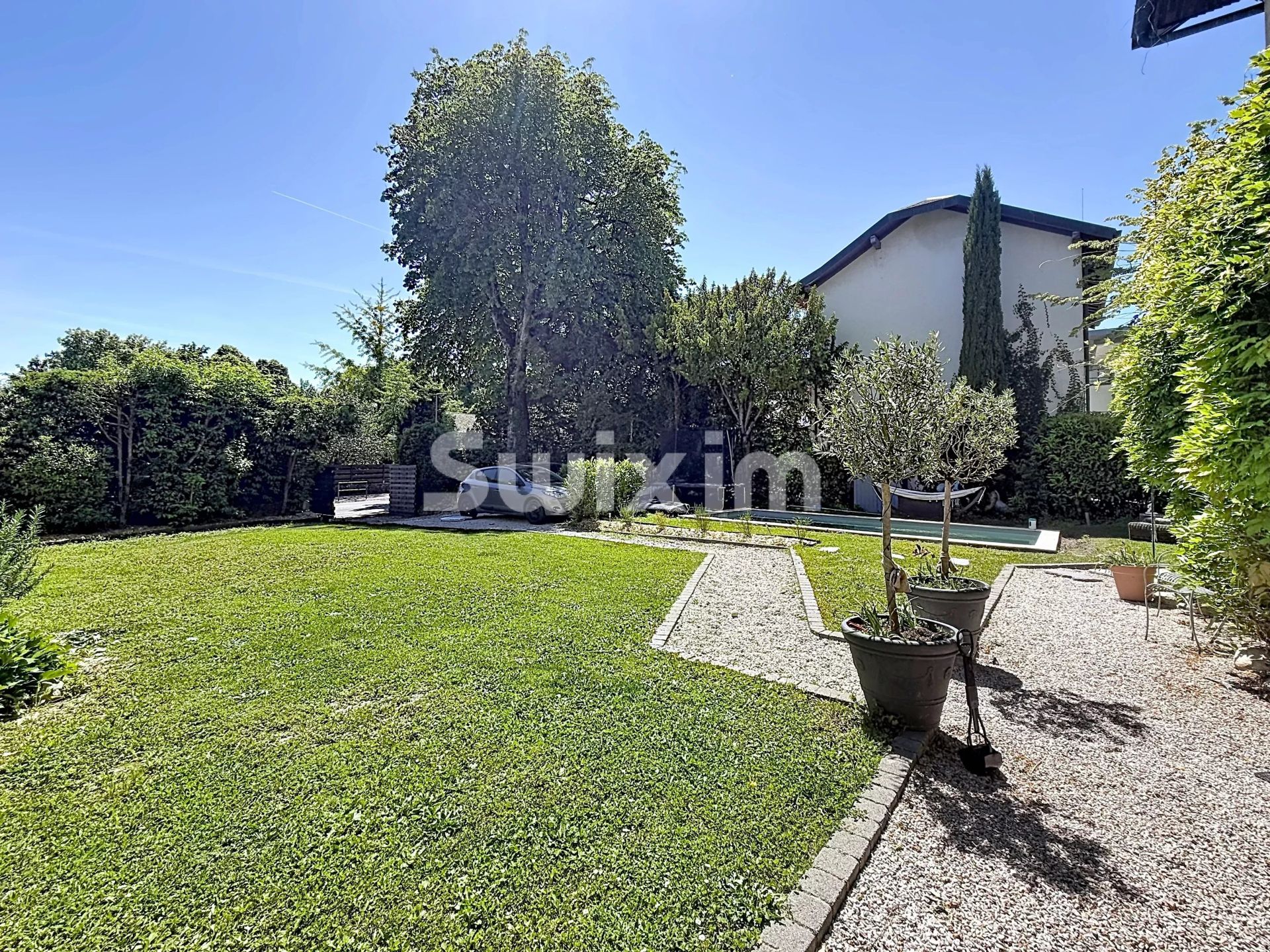 house 10 Rooms for sale on Divonne-les-Bains (01220)