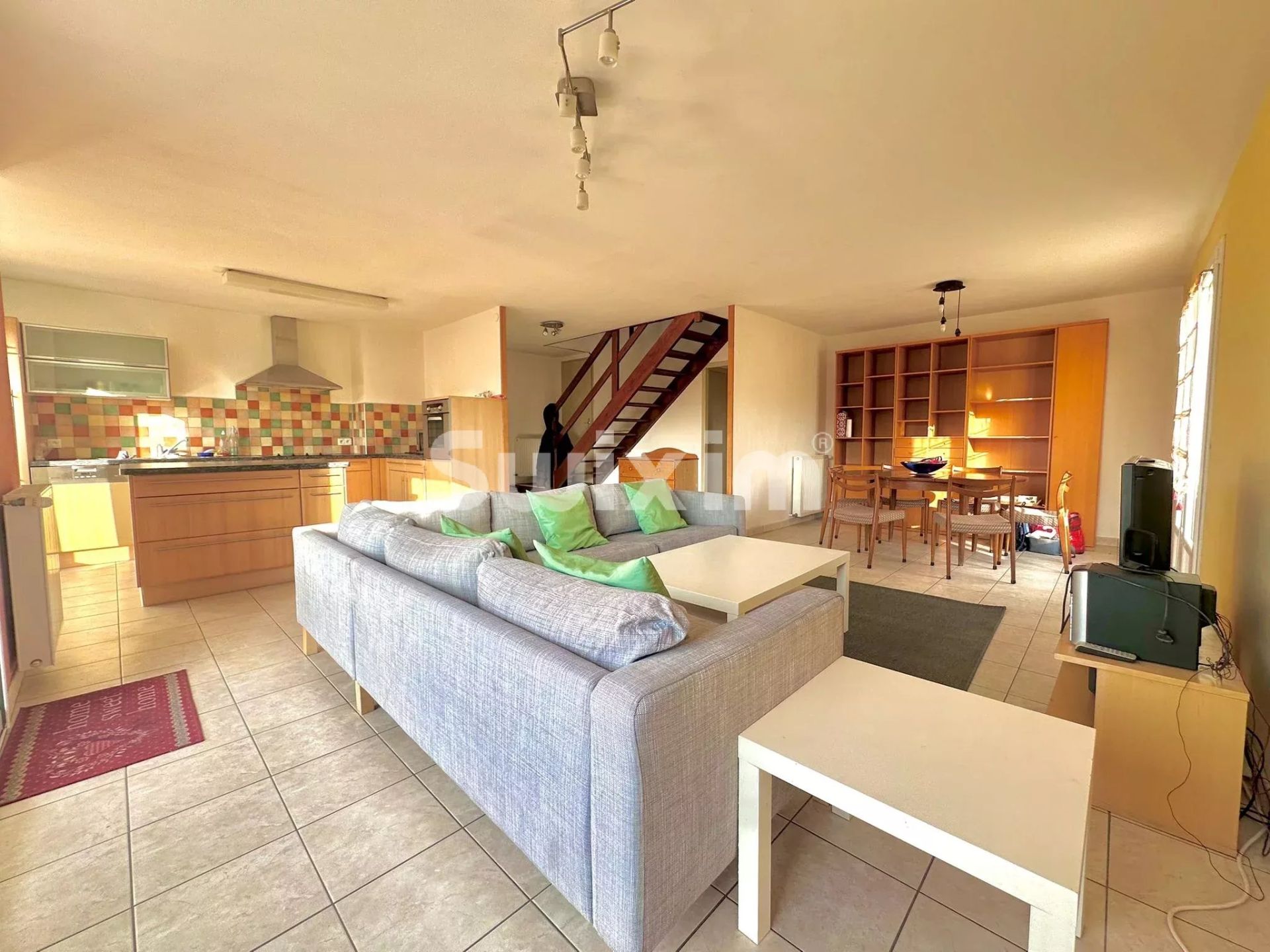 house 5 Rooms for rent on Versonnex (01210)