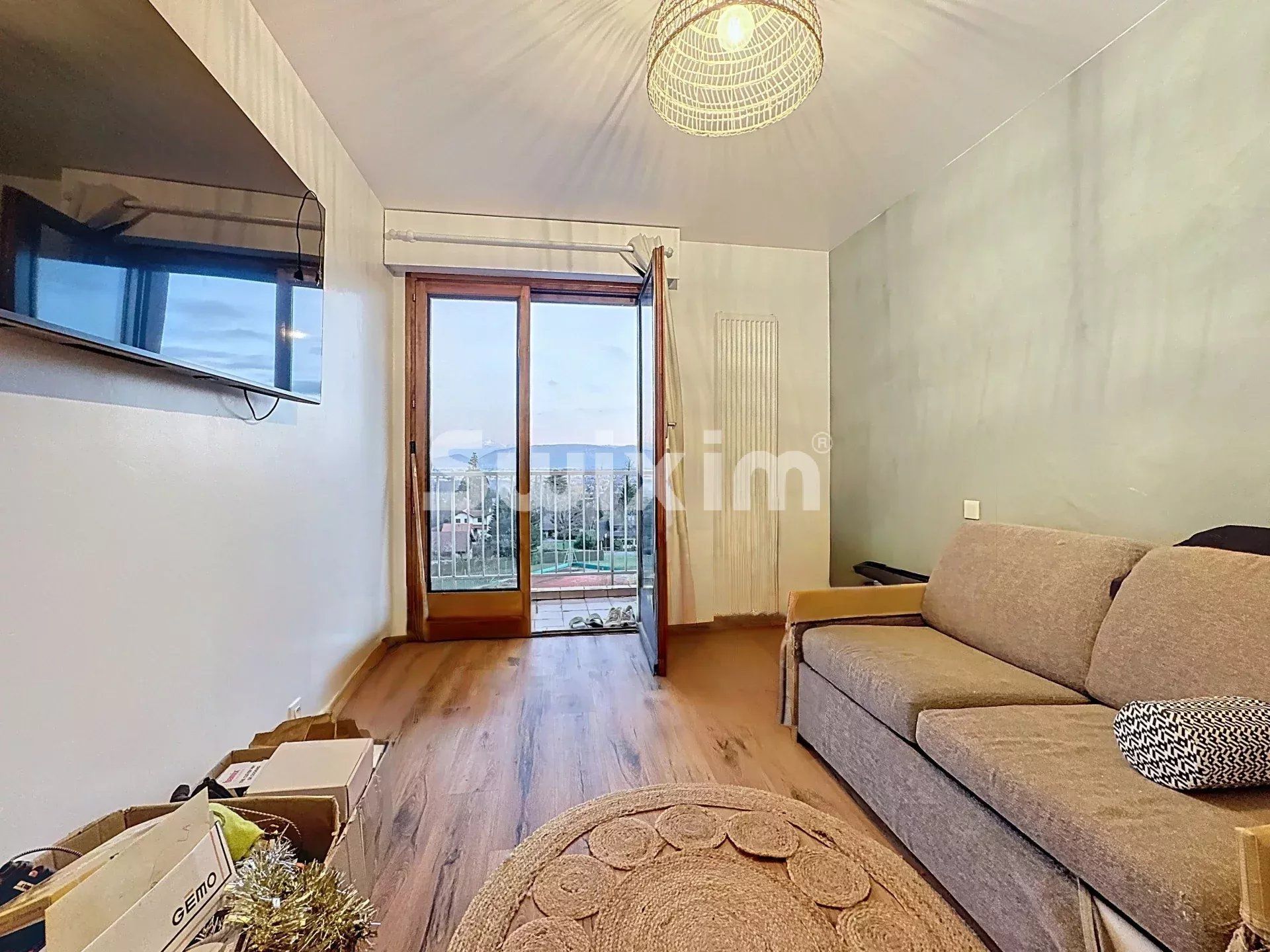 apartment 4 Rooms for sale on Sergy (01630)