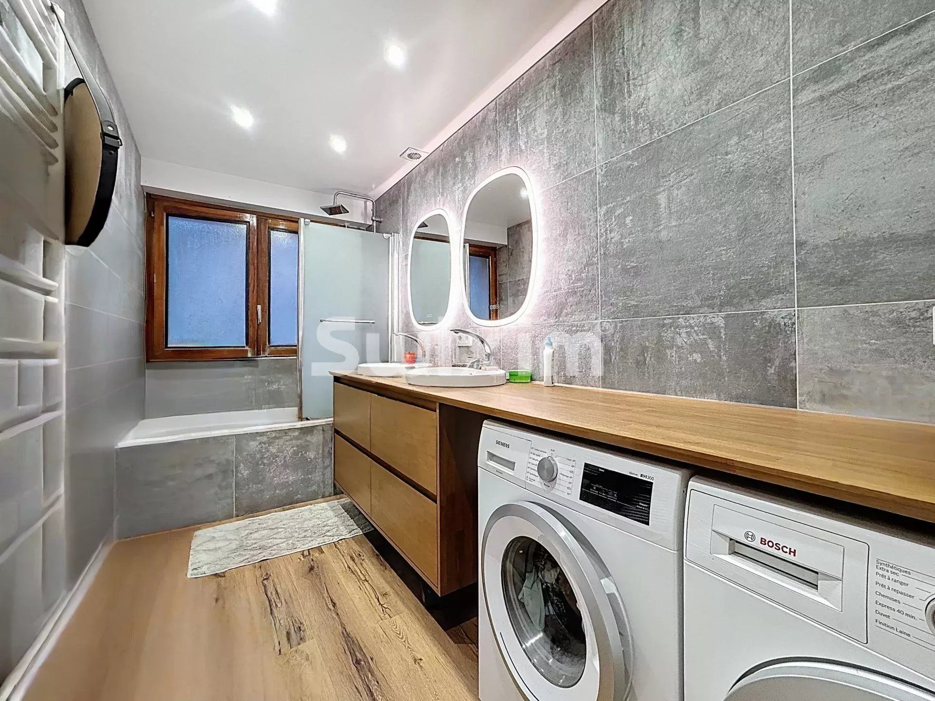 apartment 4 Rooms for sale on Sergy (01630)