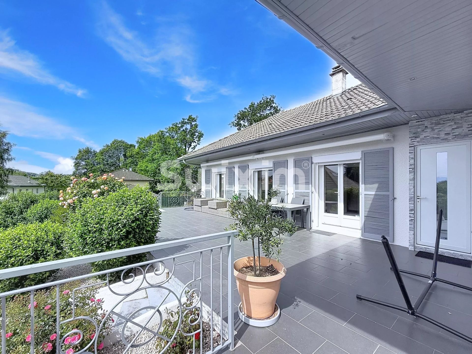 casa 8 Camere in vendita su Divonne-les-Bains (01220)