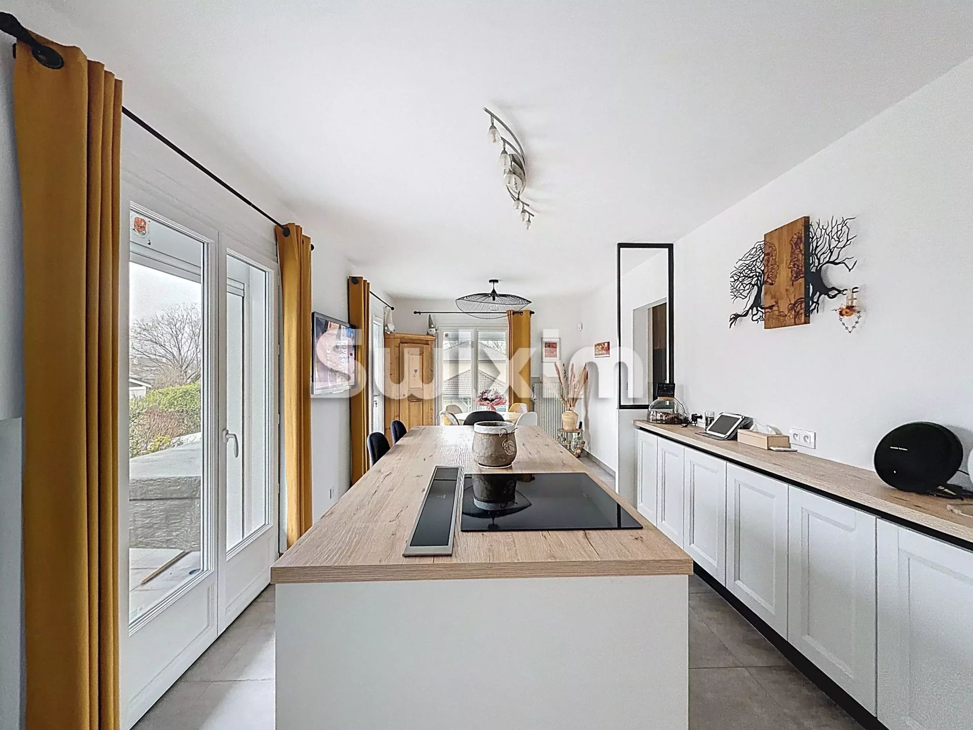 house 8 Rooms for sale on Divonne-les-Bains (01220)