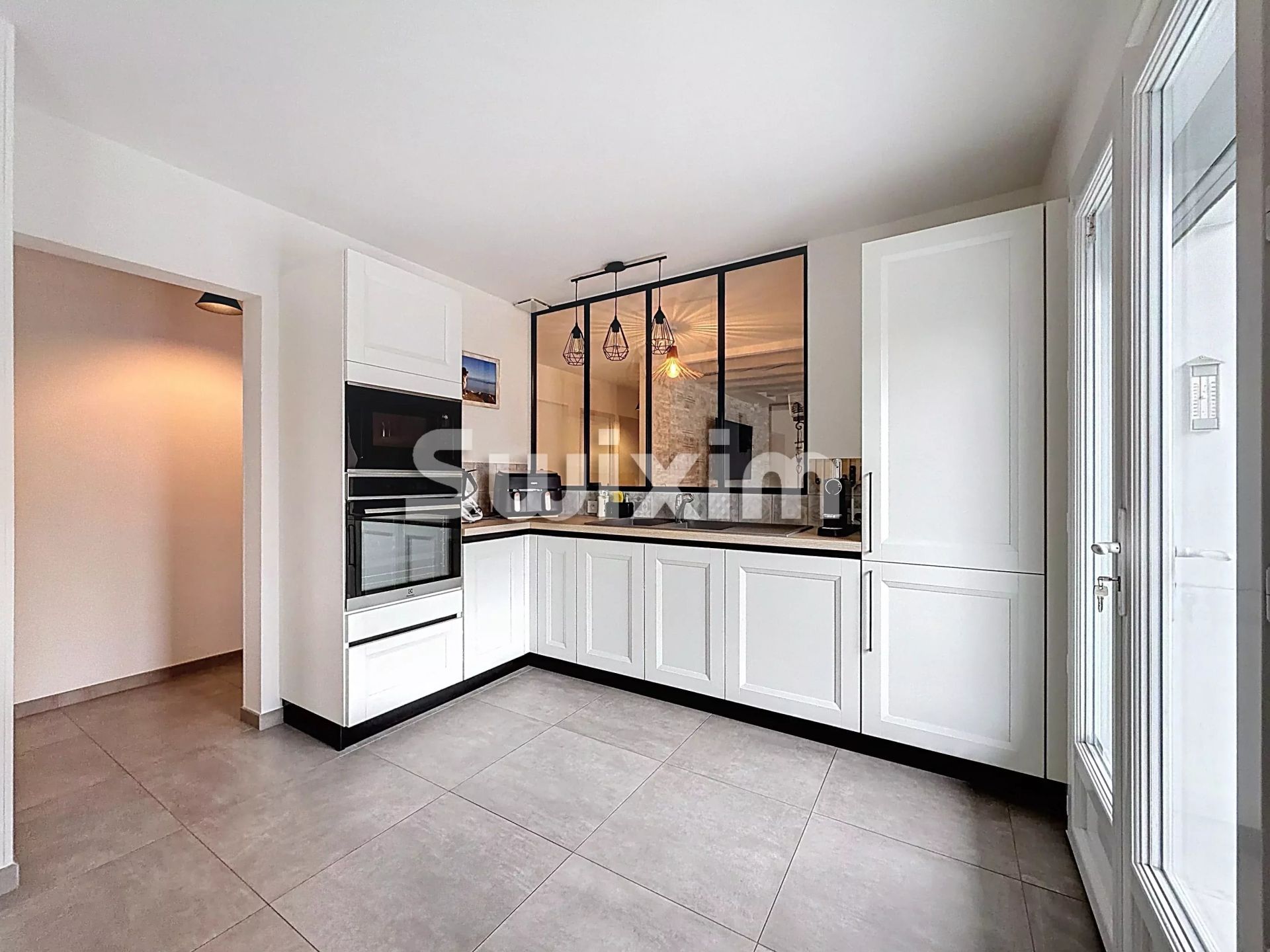 house 8 Rooms for sale on Divonne-les-Bains (01220)