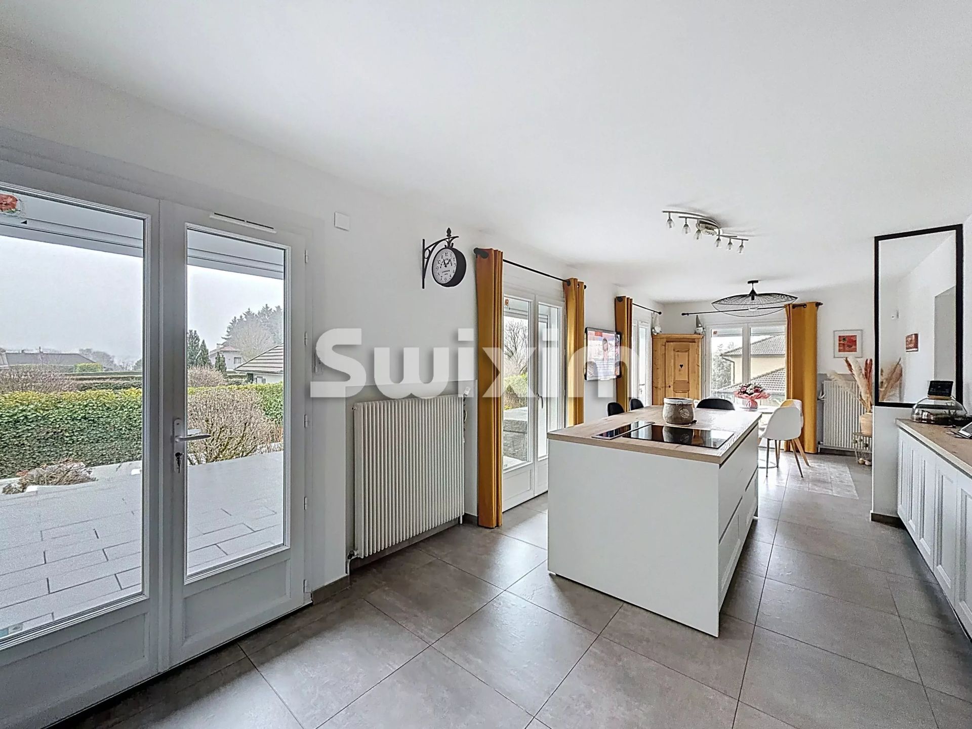 house 8 Rooms for sale on Divonne-les-Bains (01220)