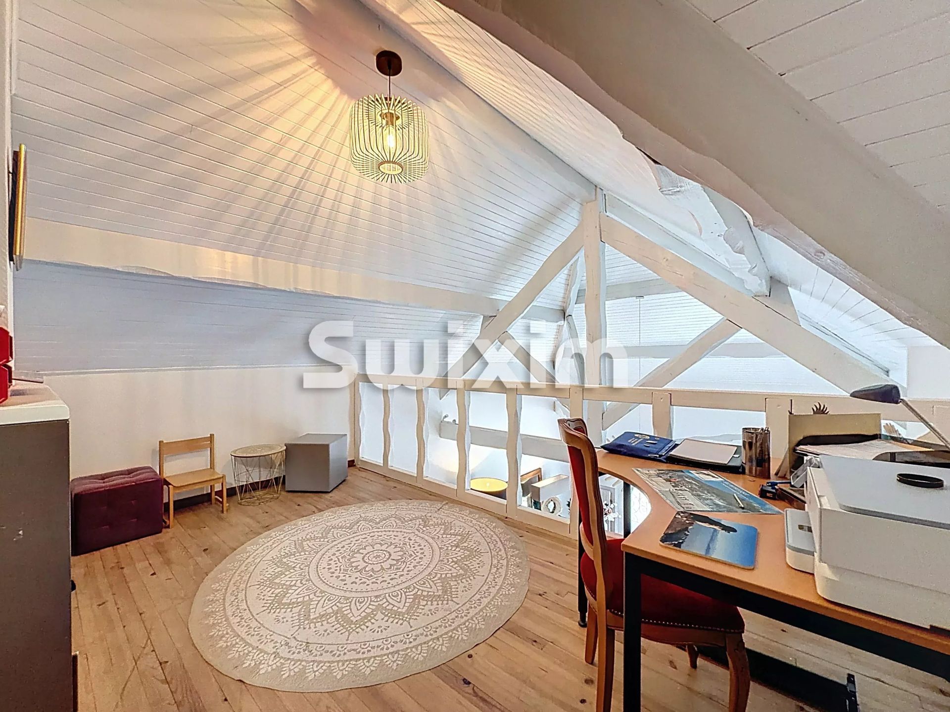 house 8 Rooms for sale on Divonne-les-Bains (01220)