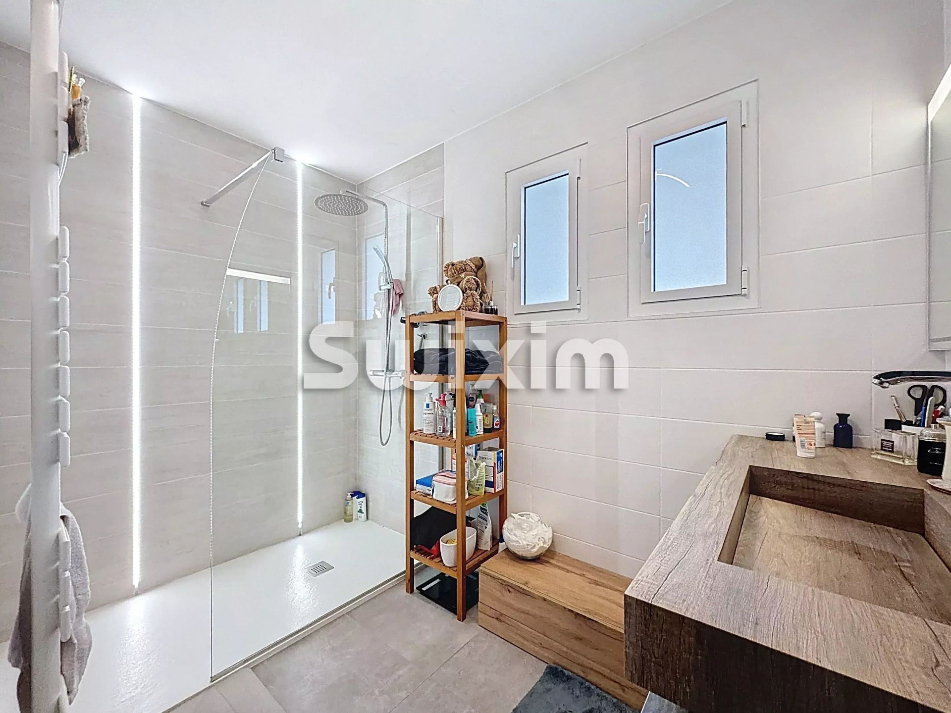 house 8 Rooms for sale on Divonne-les-Bains (01220)