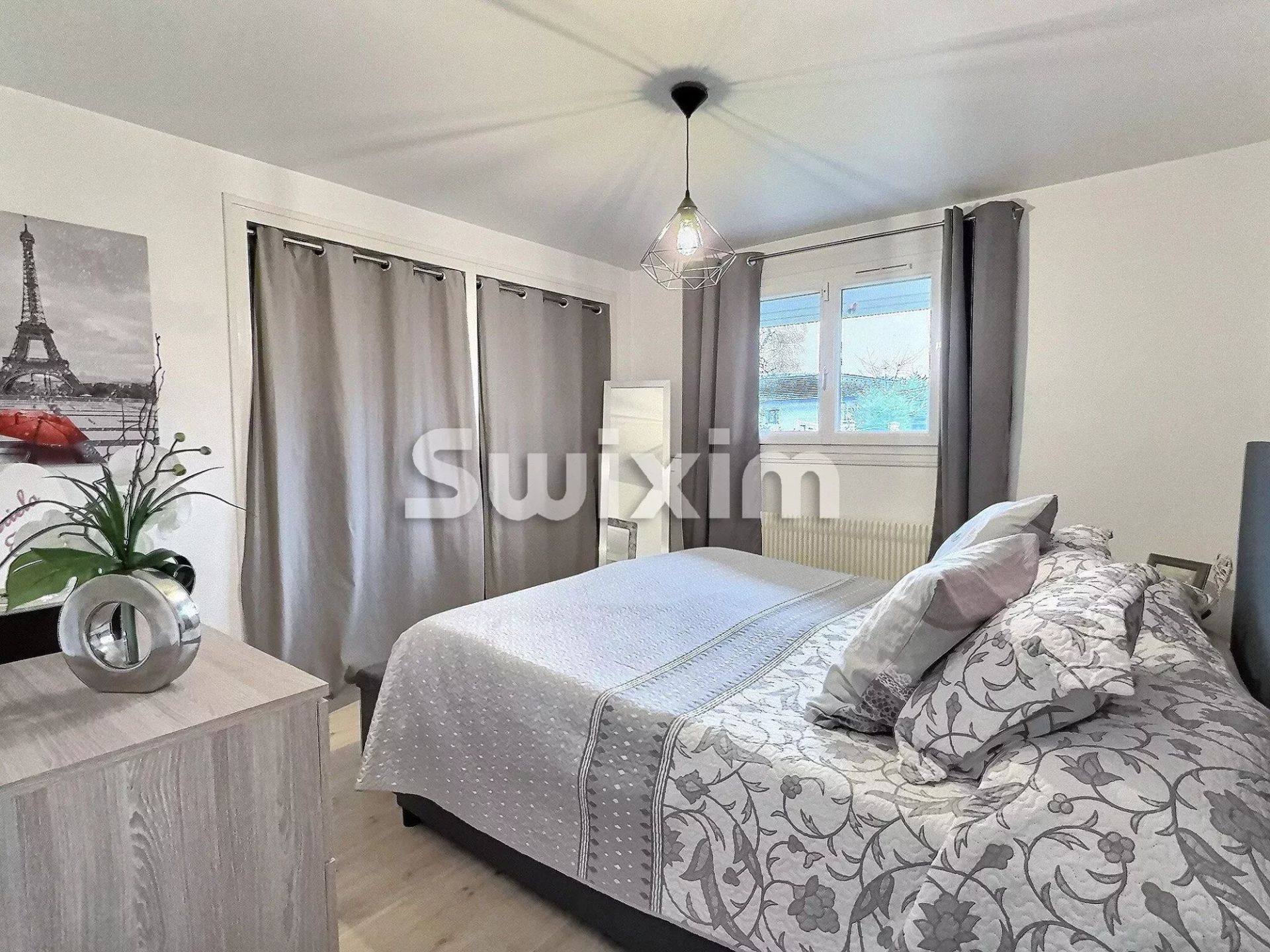 house 8 Rooms for sale on Divonne-les-Bains (01220)