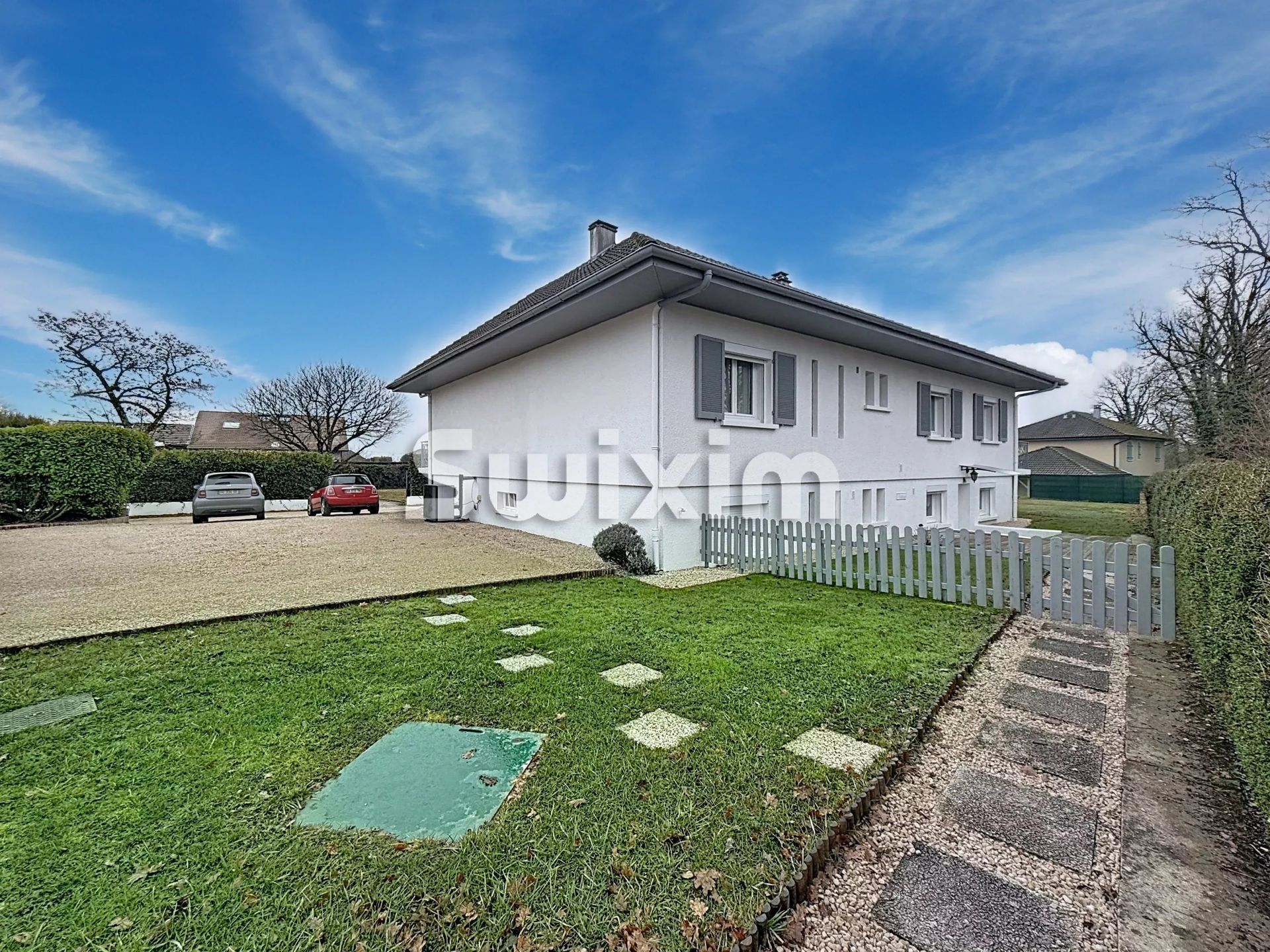 house 8 Rooms for sale on Divonne-les-Bains (01220)