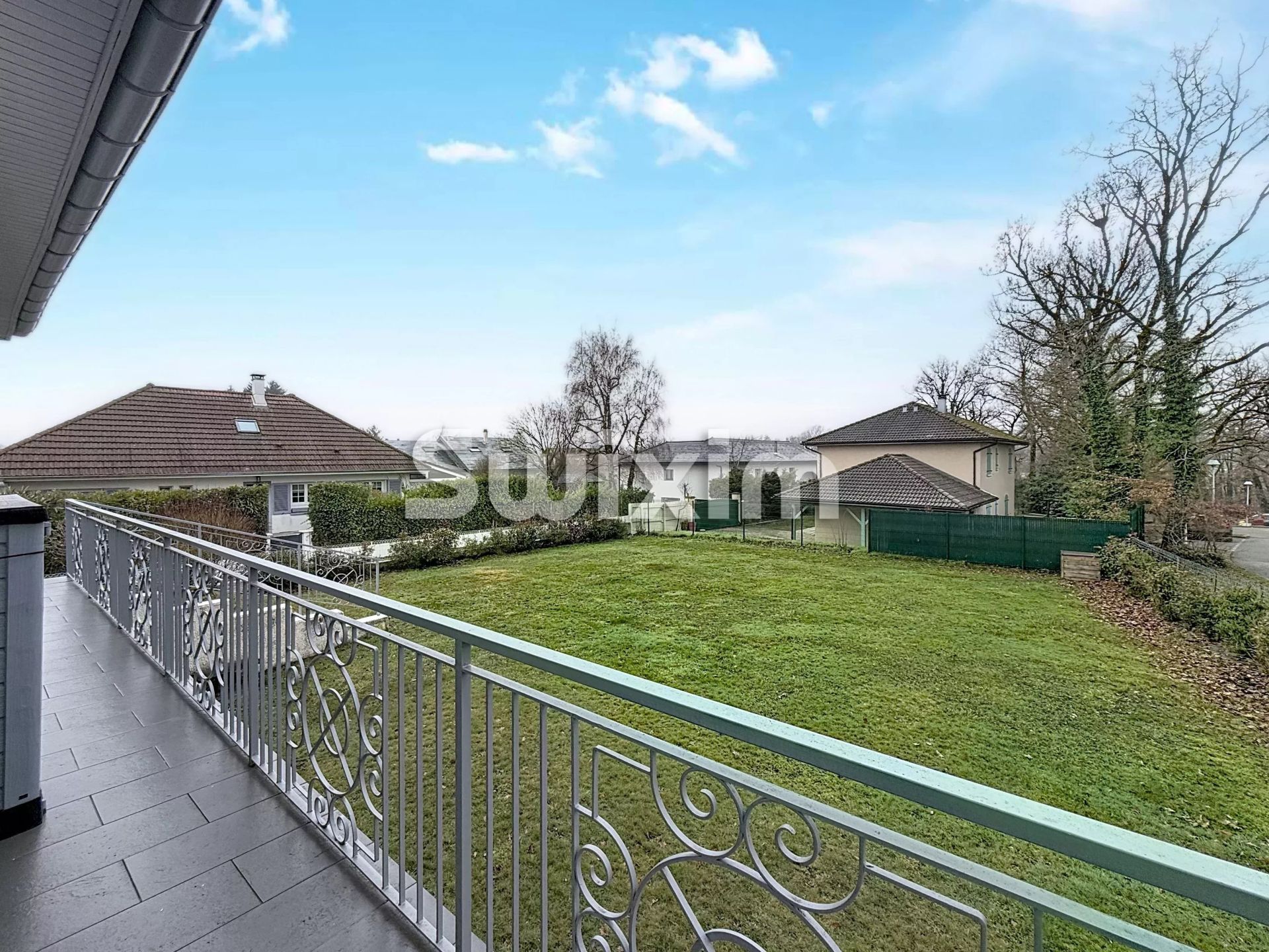 house 8 Rooms for sale on Divonne-les-Bains (01220)