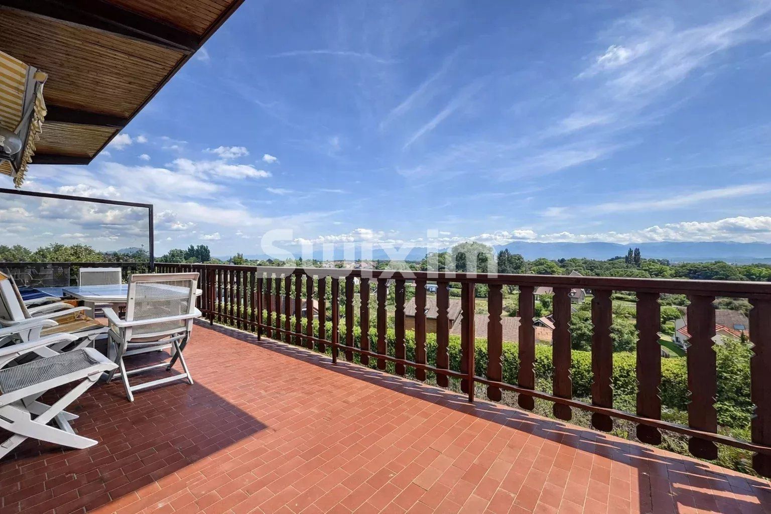 house 6 Rooms for sale on Grilly (01220)