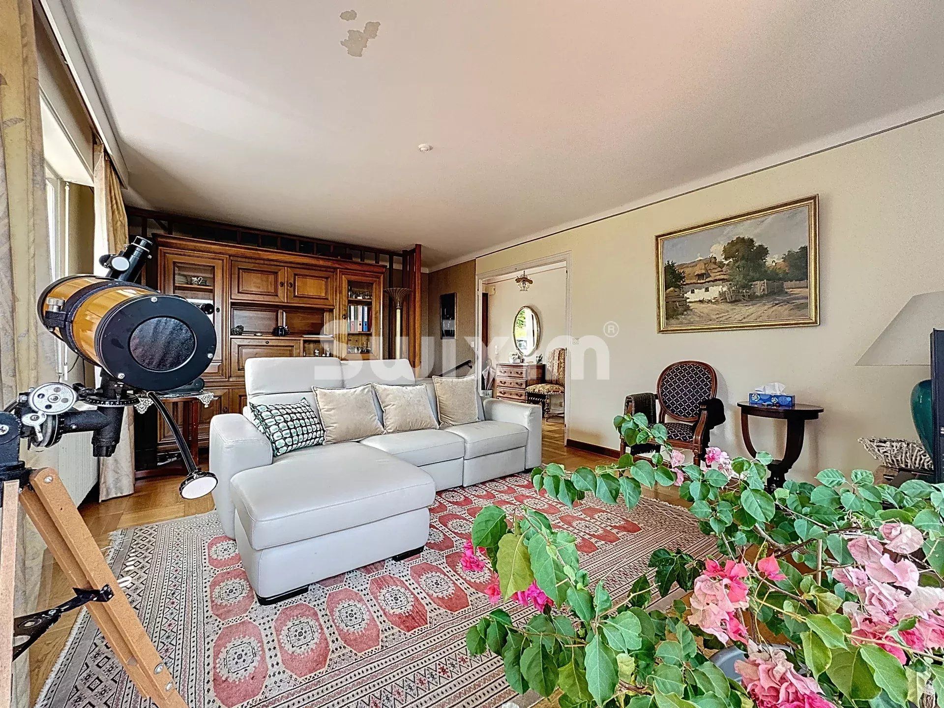 house 6 Rooms for sale on Grilly (01220)