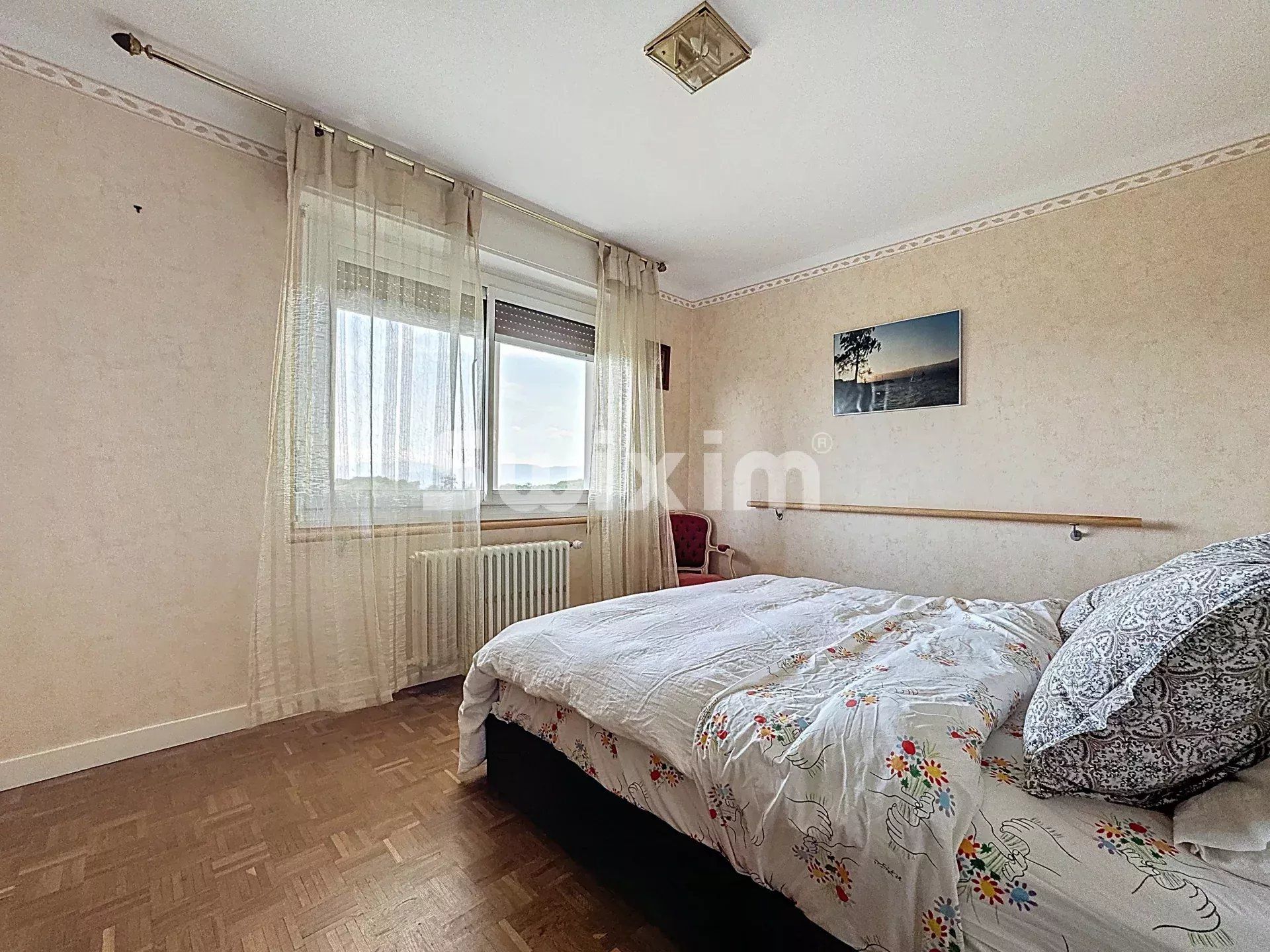 house 6 Rooms for sale on Grilly (01220)