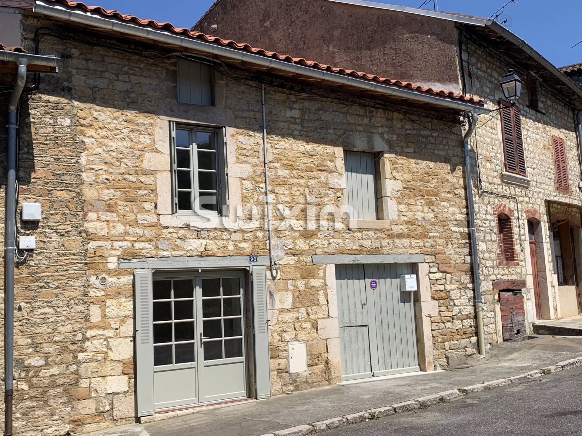 house 5 Rooms for sale on Cuiseaux (71480)