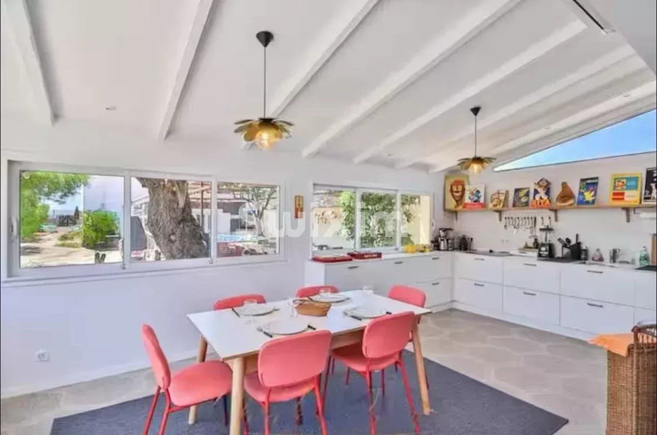 villa 5 Rooms for sale on Frontignan (34110)