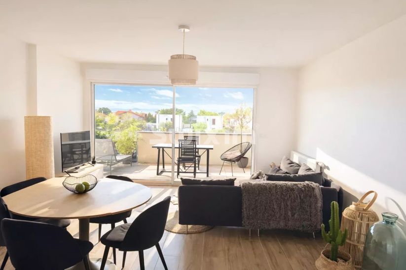 Venda Apartamento Montélimar 2&nbsp;Quartos 52&nbsp;m²