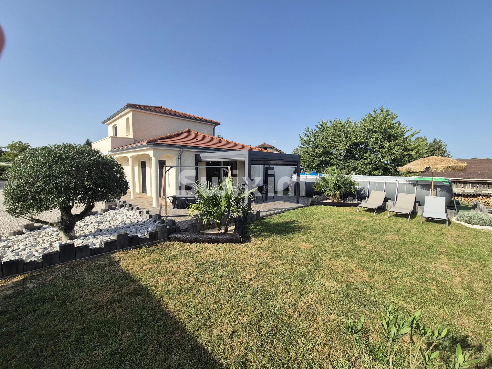 casa 6 Camere in vendita su Le Deschaux (39120)
